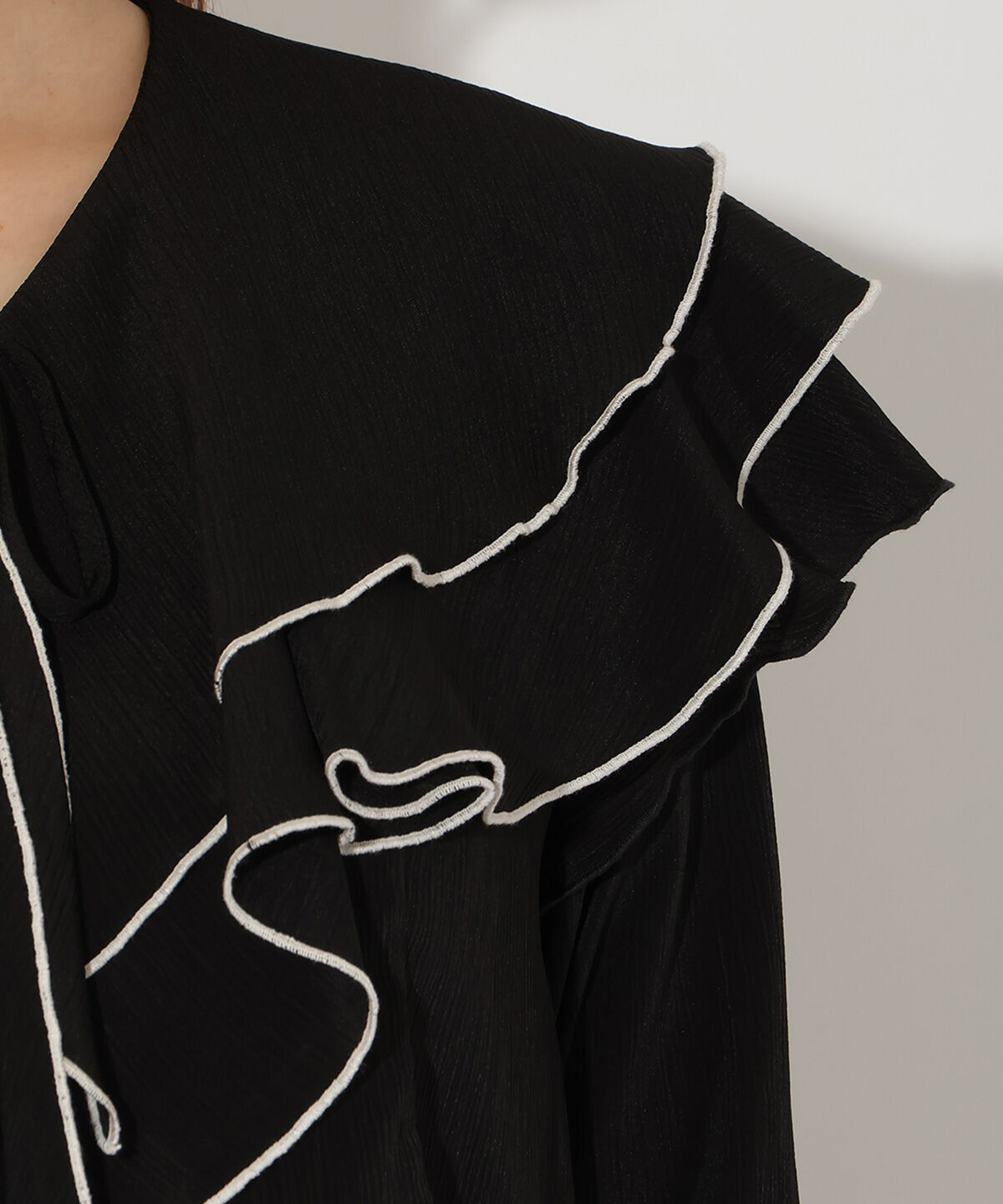 アンドクチュール「ラッフルハーフスリーブブラウス」|シャツ・ブラウス|