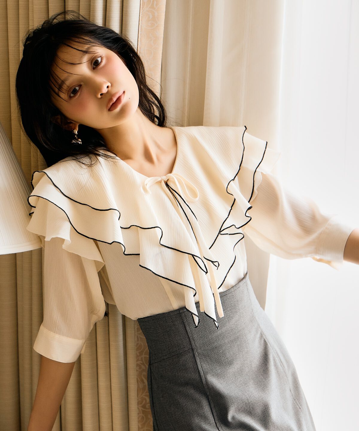 アンドクチュール「ラッフルハーフスリーブブラウス」|シャツ・ブラウス|