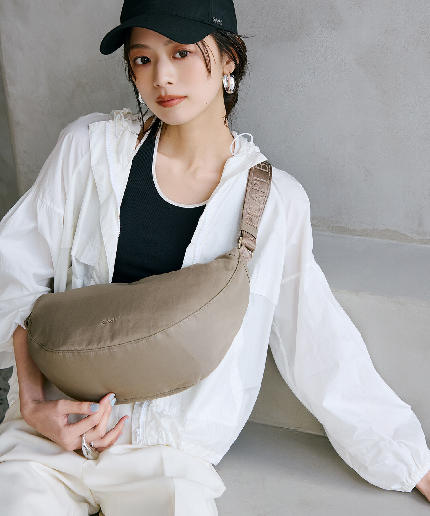 TOPKAPI BREATH「【Breath TOPKAPI】Freely フリーリー ナイロン ロゴテープ  ラウンド ショルダーバッグ」|ショルダー・メッセンジャー|ベージュ