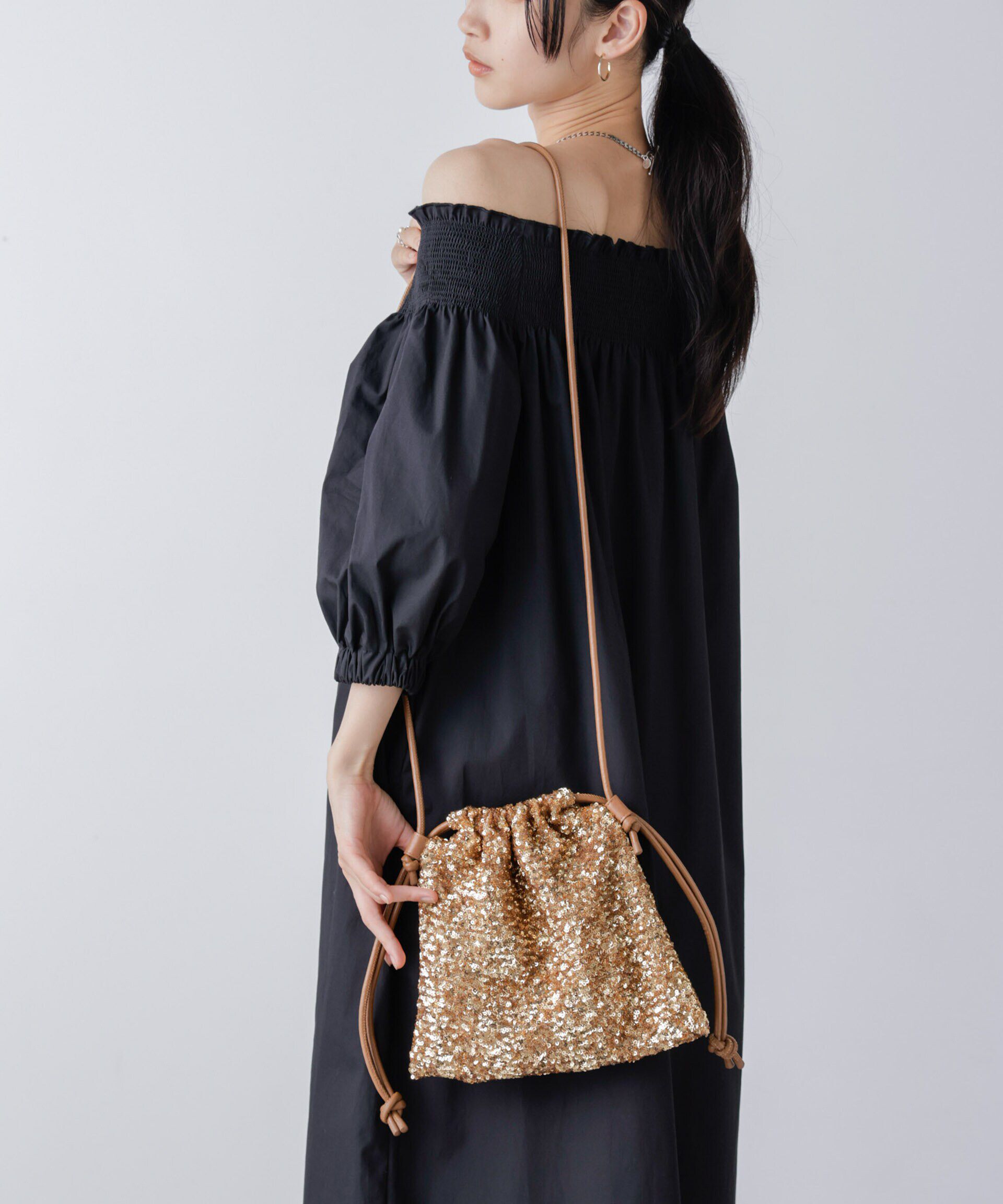 nano･universe「スパンコールドロストポシェット」|ショルダー・メッセンジャー|ゴールド