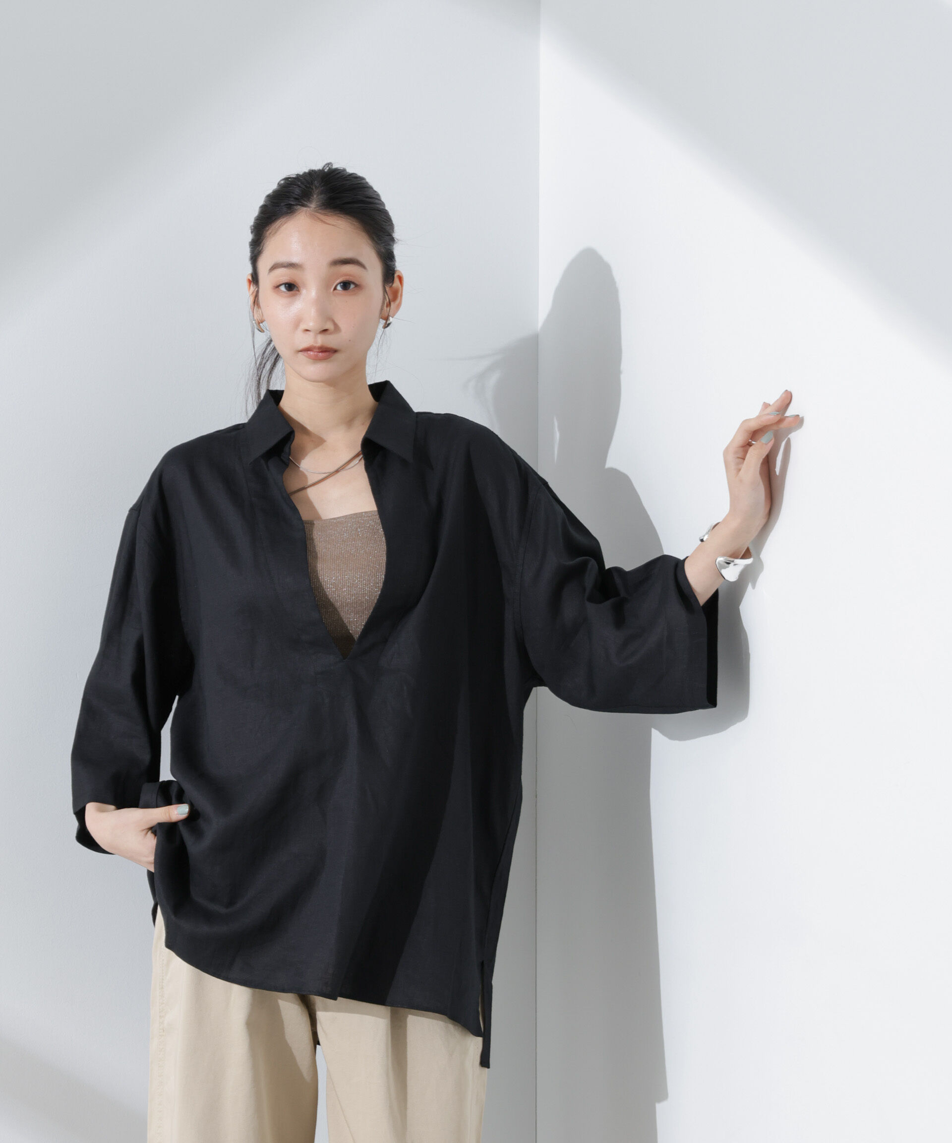 nano･universe「Anti Smell Linen プルオーバーVネックシャツ」|シャツ・ブラウス|