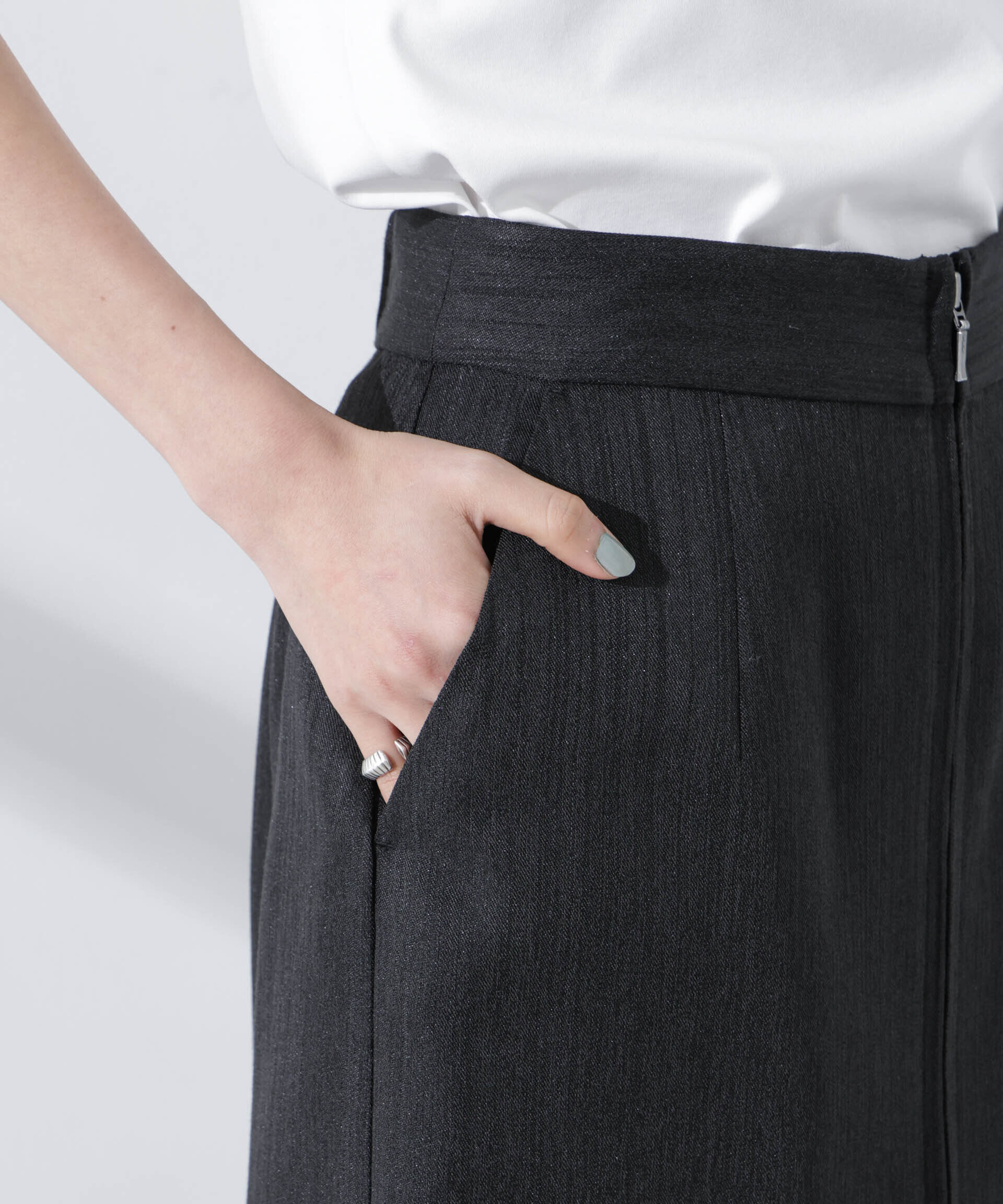 nano･universe「メタリックフロントZIPスリットタイトスカート」|スカート|