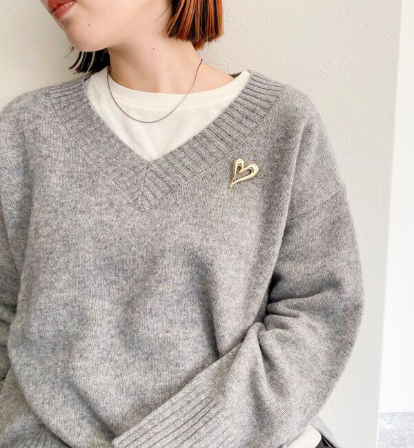 fredy emue「CASHMILE WOOL Vネックプルオーバー（ブローチ付き）」|ニット・セーター|