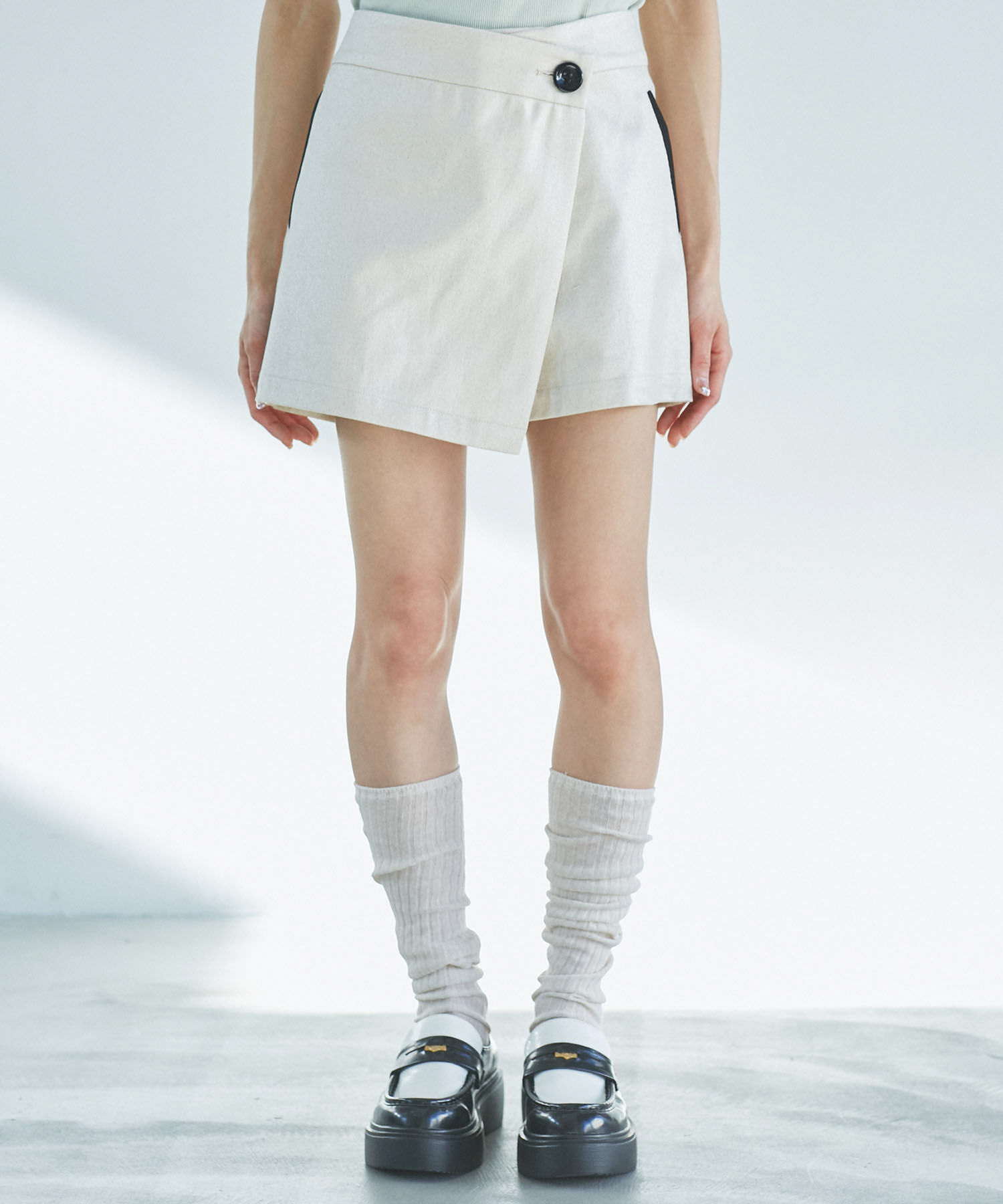 VIS「【STAYC/SUMIN着用】箔プリントミニスカパン」|スラックス|