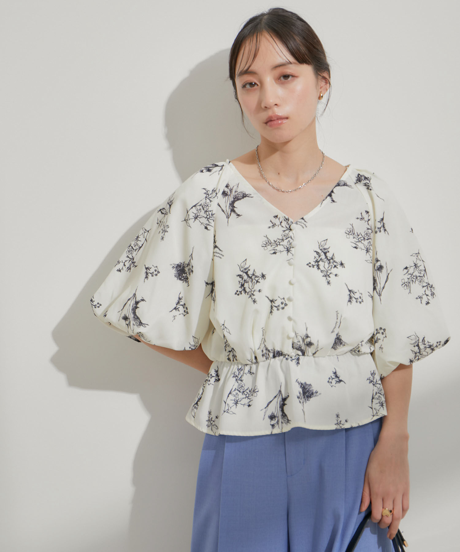 VIS「バルーンスリーブVネックブラウス」|シャツ・ブラウス|