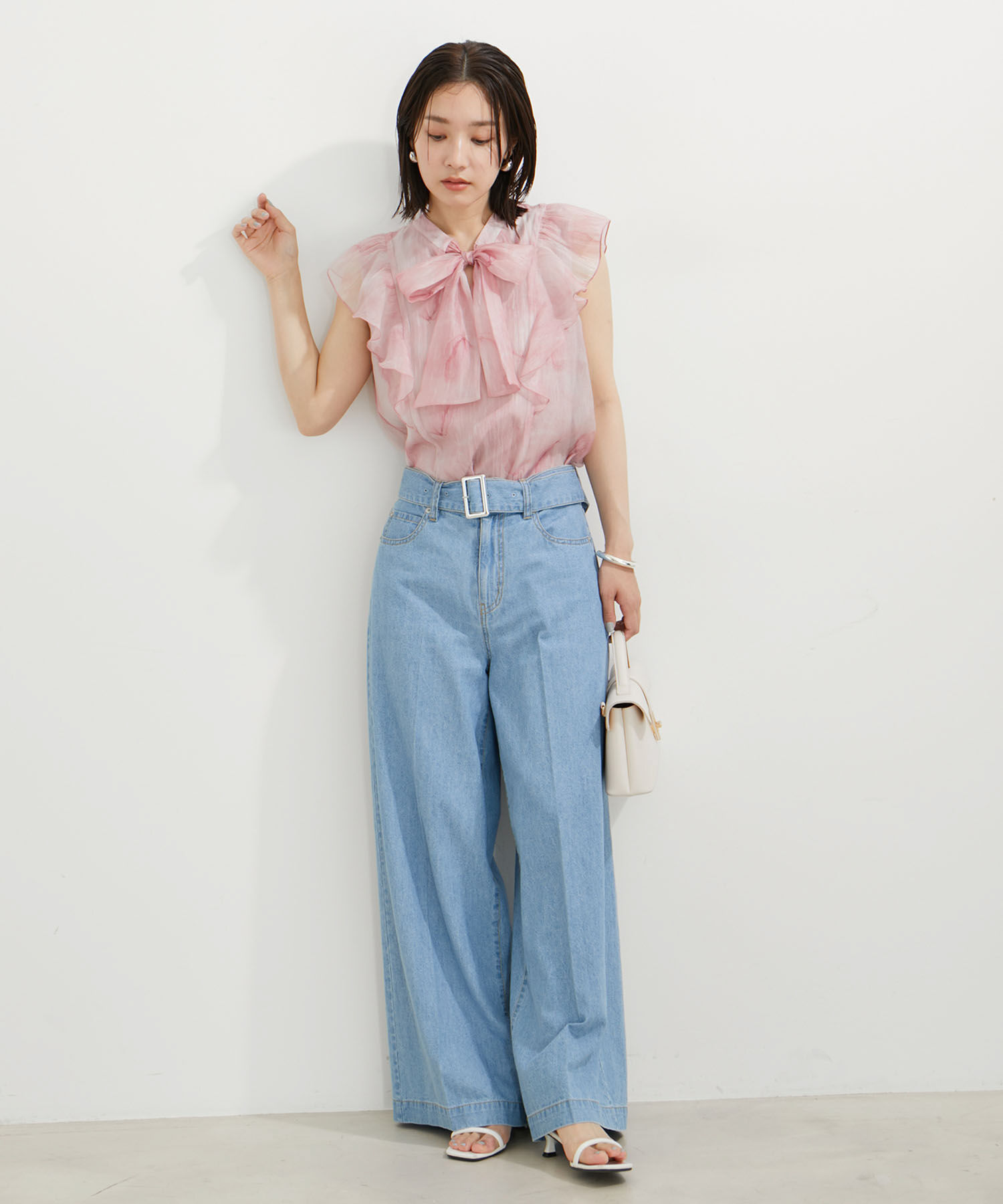 VIS「【新色追加】シャイニーボウタイフリルブラウス【前後2WAY】【洗える】」|シャツ・ブラウス|