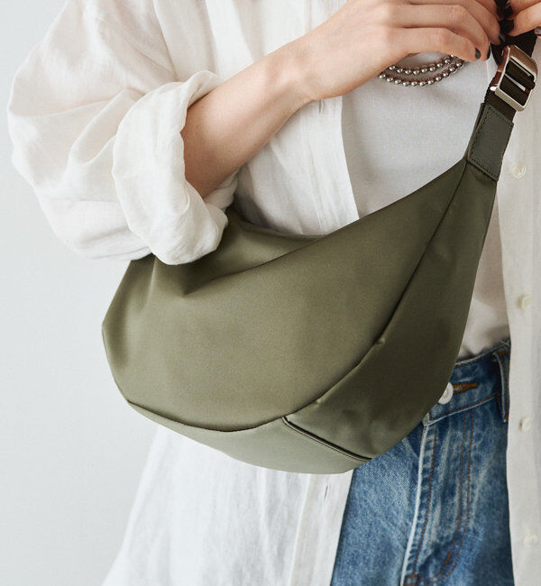  「クラウズナイロンラウンドショルダーバッグ」|ショルダー・メッセンジャー|