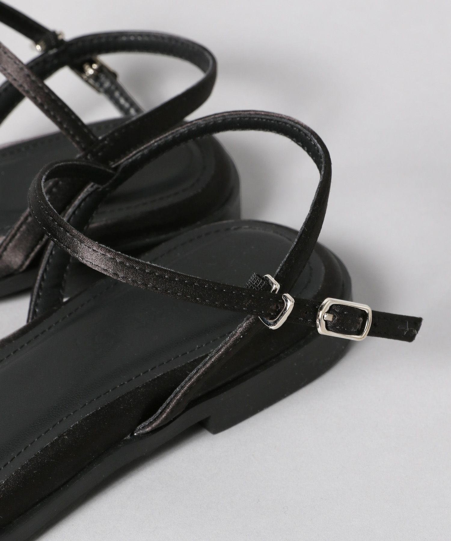 A part by 「サテンナローフラットサンダル」|サンダル|