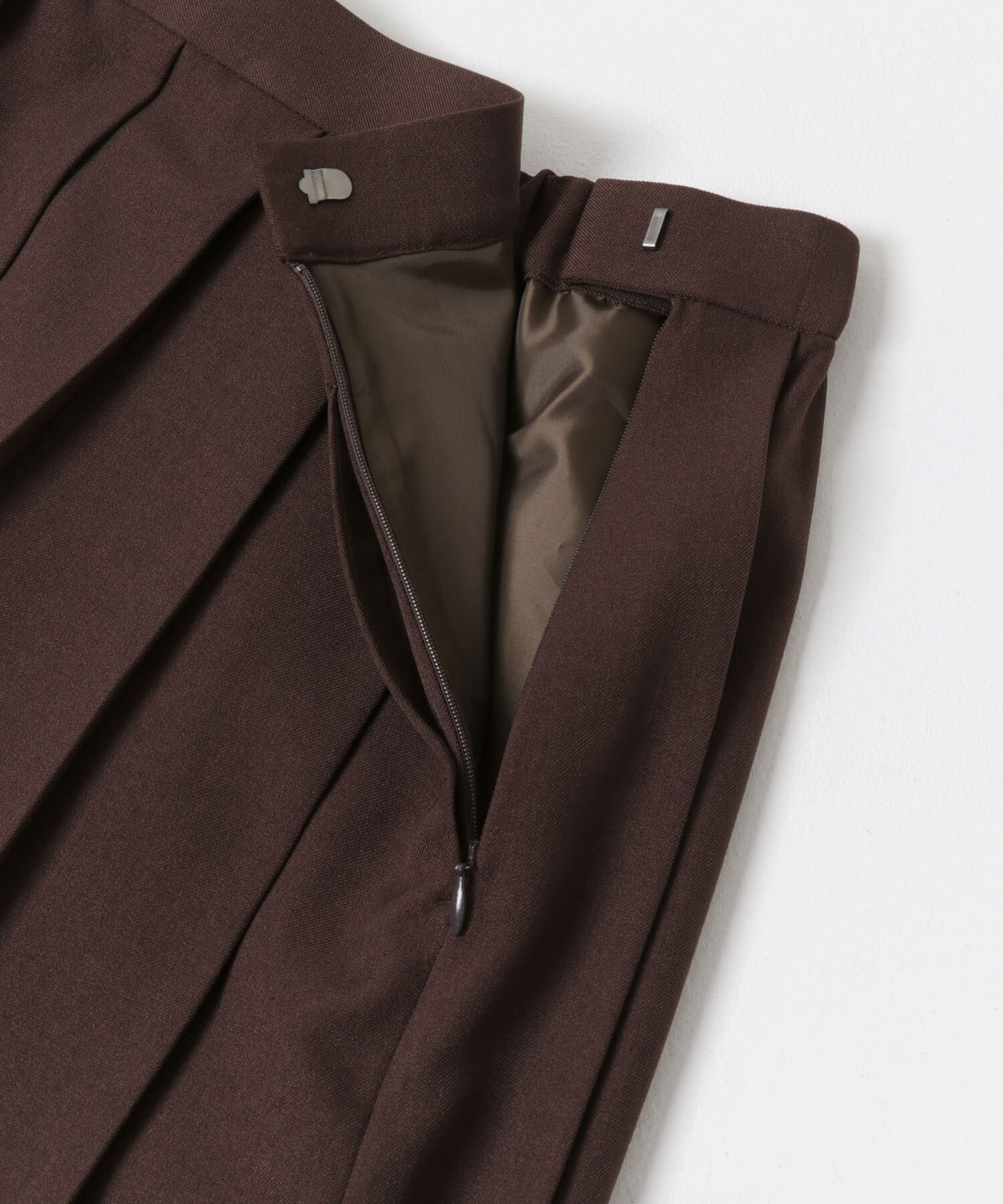 URBAN RESEARCH DOORS「『UR TECH SMOOTHLUXE』片ヒダプリーツスカート」|スカート|