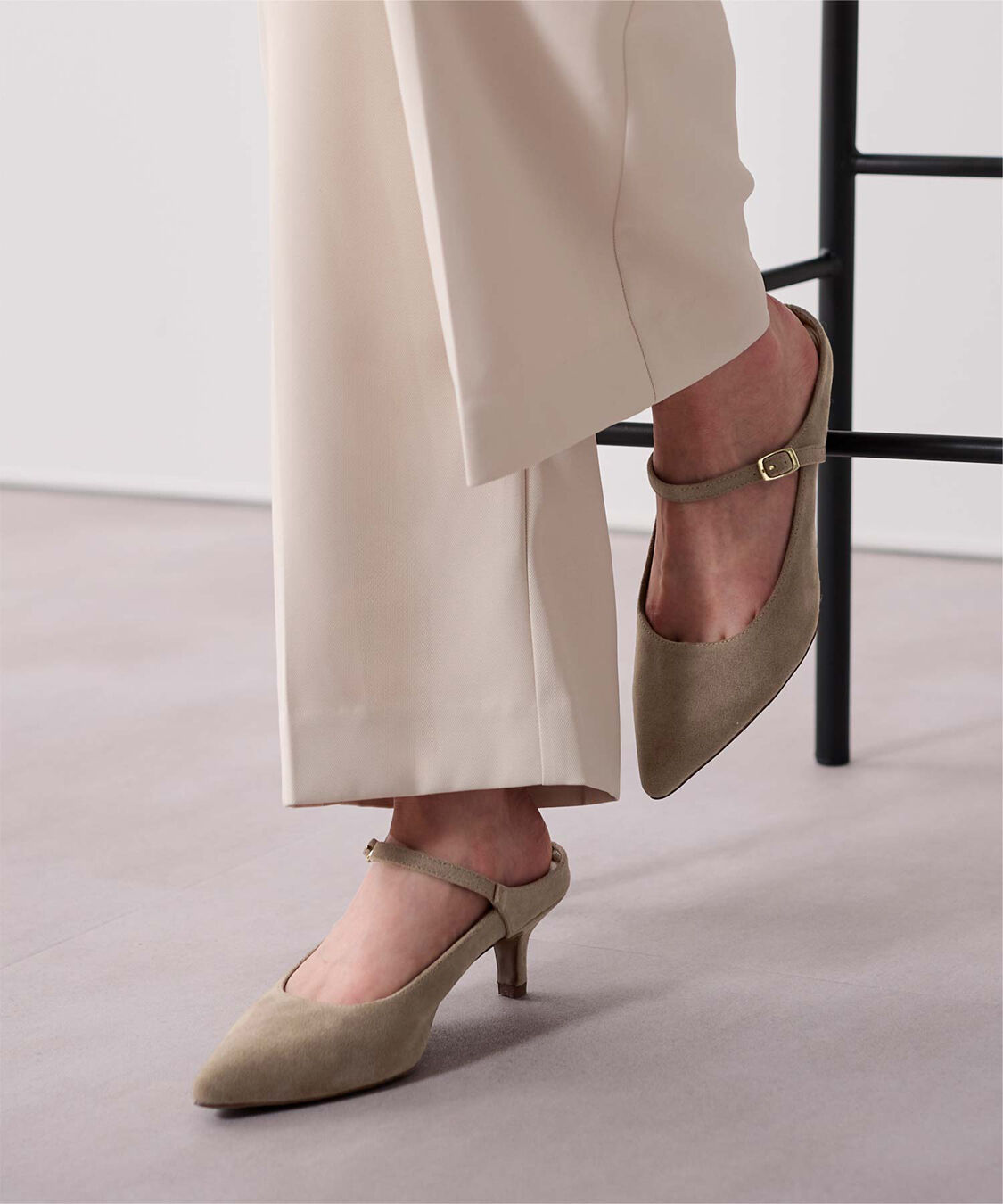 ur's「メリージェーンミュールサンダル」|サンダル|グレージュ2