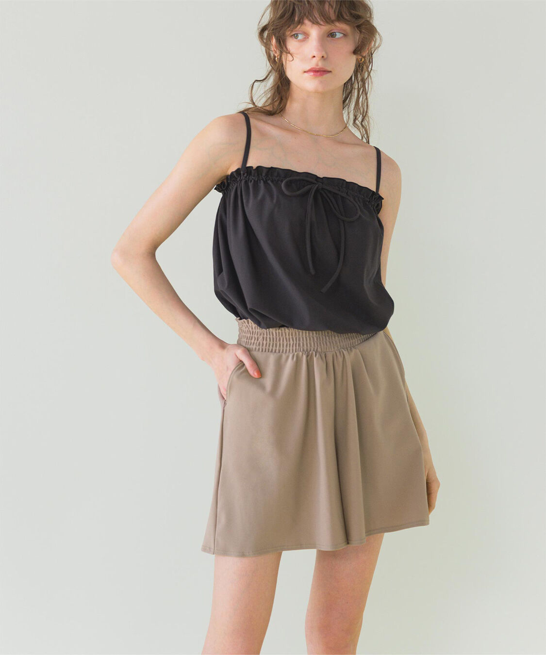 SEA DRESS「ウエストギャザーサスティナブルショートパンツ/水着」|ビキニ|モカ