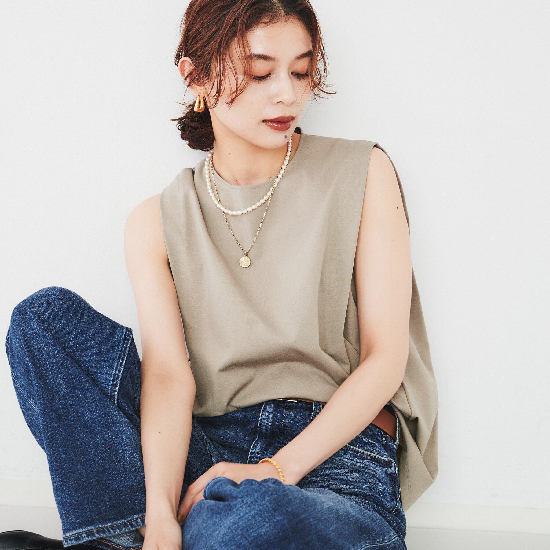 UNTITLED「【二の腕スッキリ/なめらか素材】タックノースリーブ」|Tシャツ・カットソー|トープ(054)