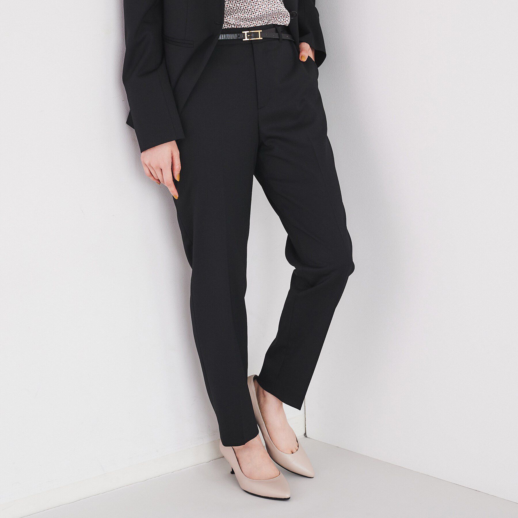 UNTITLED「【洗える通勤スーツ】レジェールギャバ ストレッチテーパードパンツ」|その他|ブラック(019)