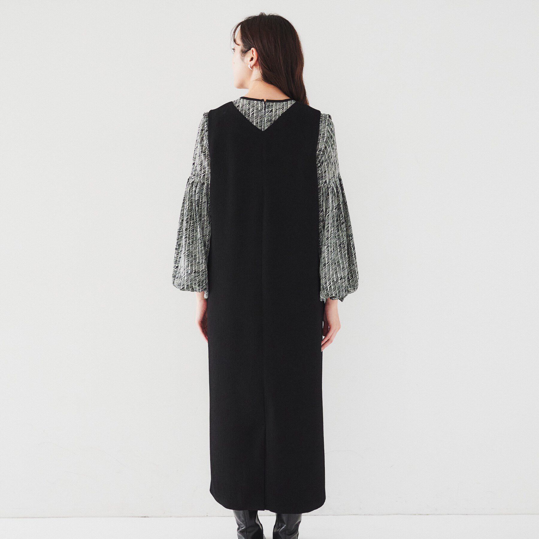 UNTITLED「【凹凸素材/セットアップ可】クレープダブル イージージャンパースカート」|ワンピース|