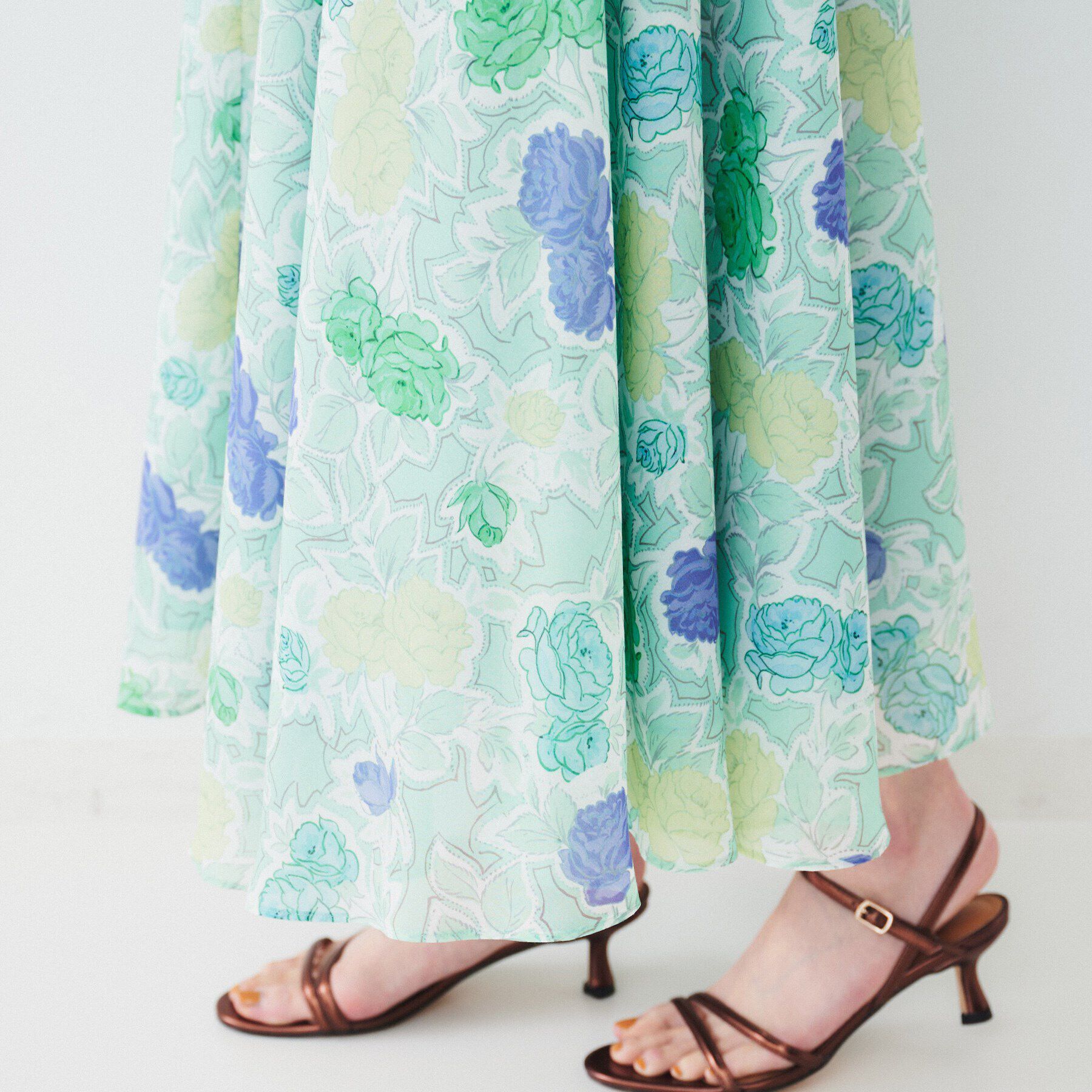 UNTITLED「【セットアップ可能】オールドフラワー プリントスカート」|スカート|