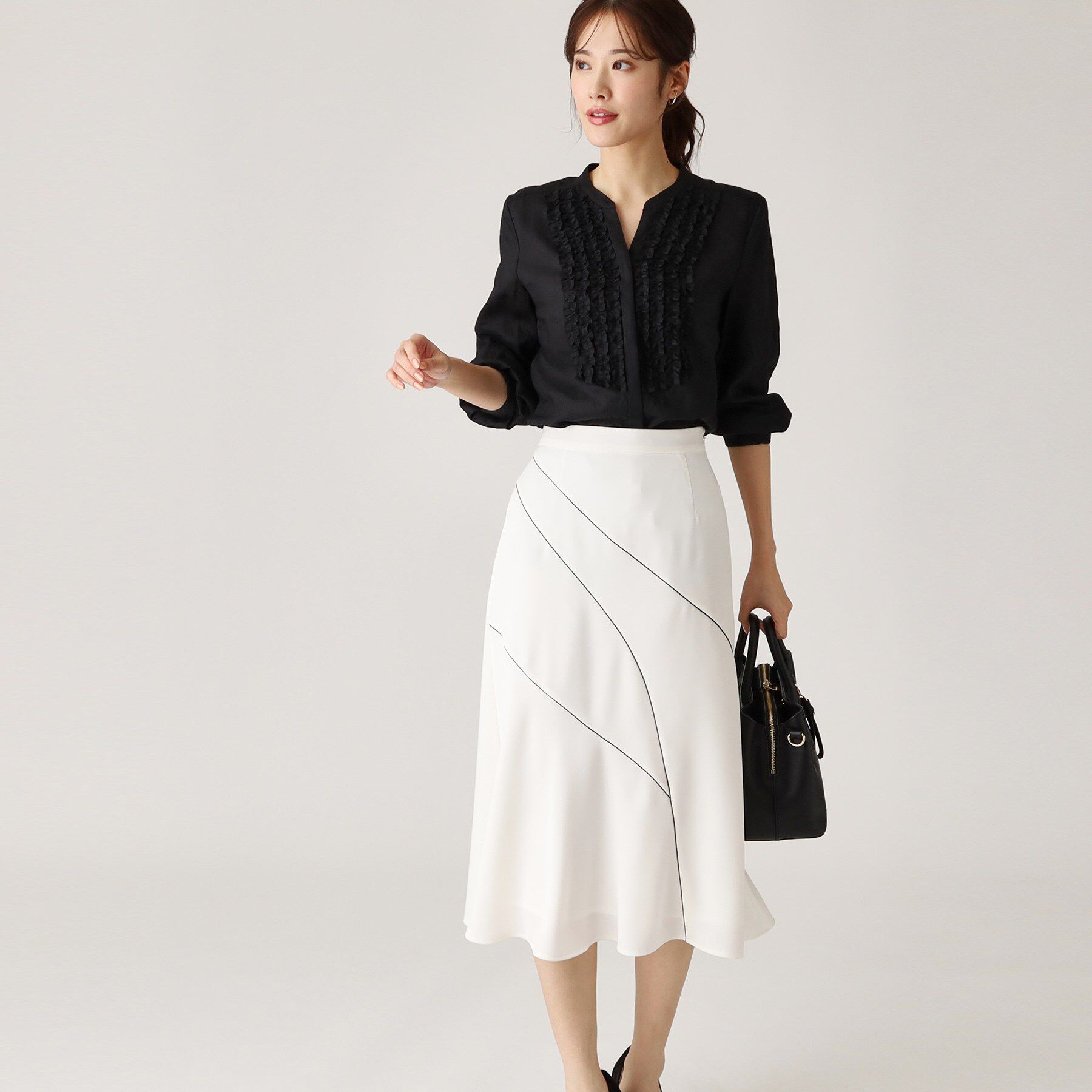 COUP DE CHANCE「【ラミー100％／洗える】夏におすすめ！華やかフリルデザインブラウス」|シャツ・ブラウス|ブラック(019)