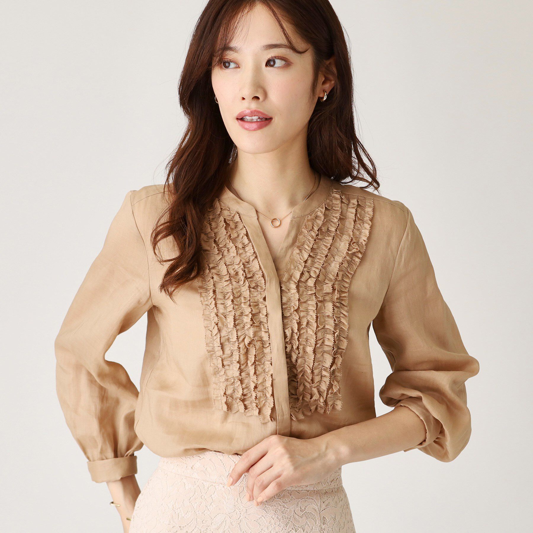 COUP DE CHANCE「【ラミー100％／洗える】夏におすすめ！華やかフリルデザインブラウス」|シャツ・ブラウス|グレージュ(050)