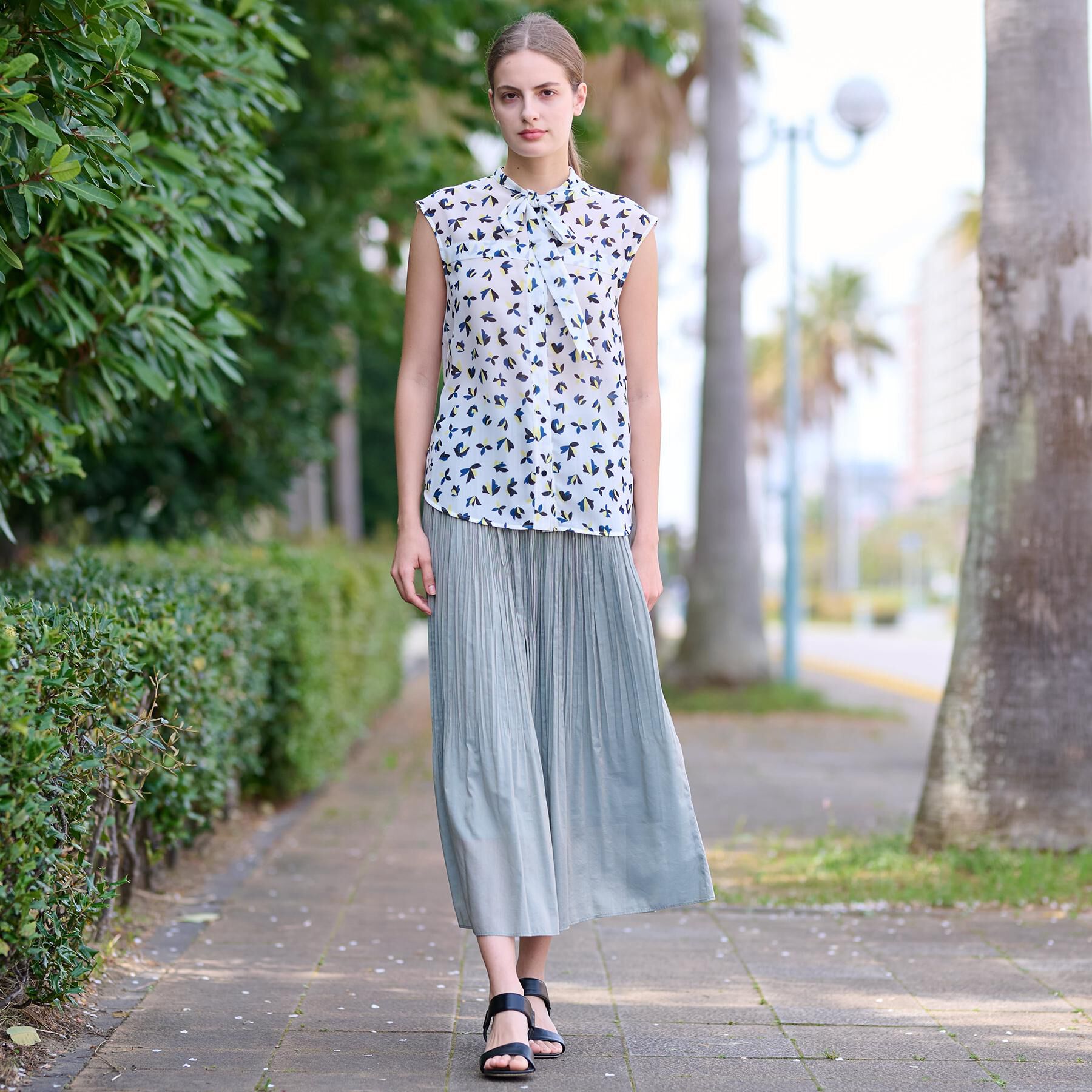 DRESSTERIOR「【洗える/きれいめ】シアーリーフプリントボウタイブラウス」|シャツ・ブラウス|