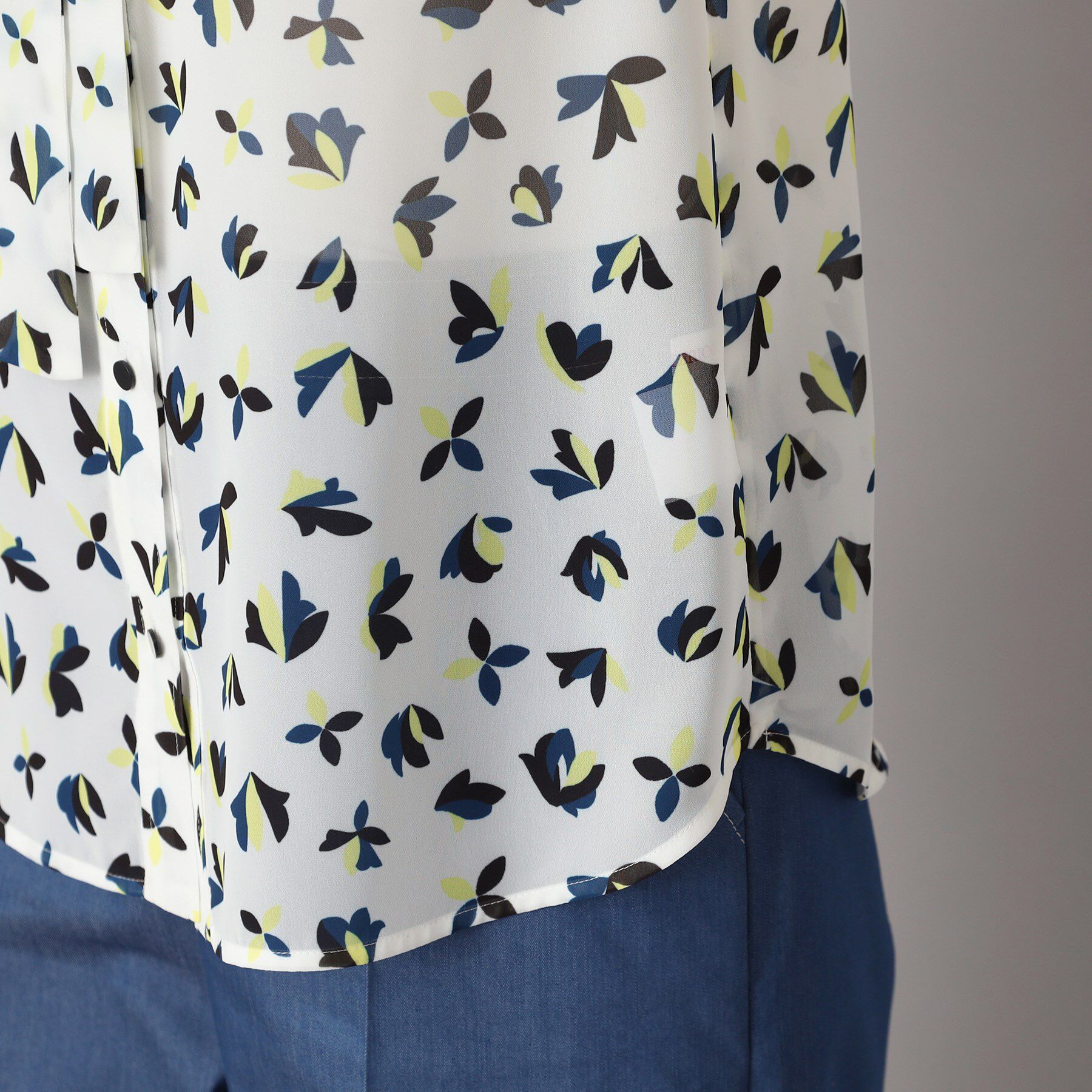 DRESSTERIOR「【洗える/きれいめ】シアーリーフプリントボウタイブラウス」|シャツ・ブラウス|