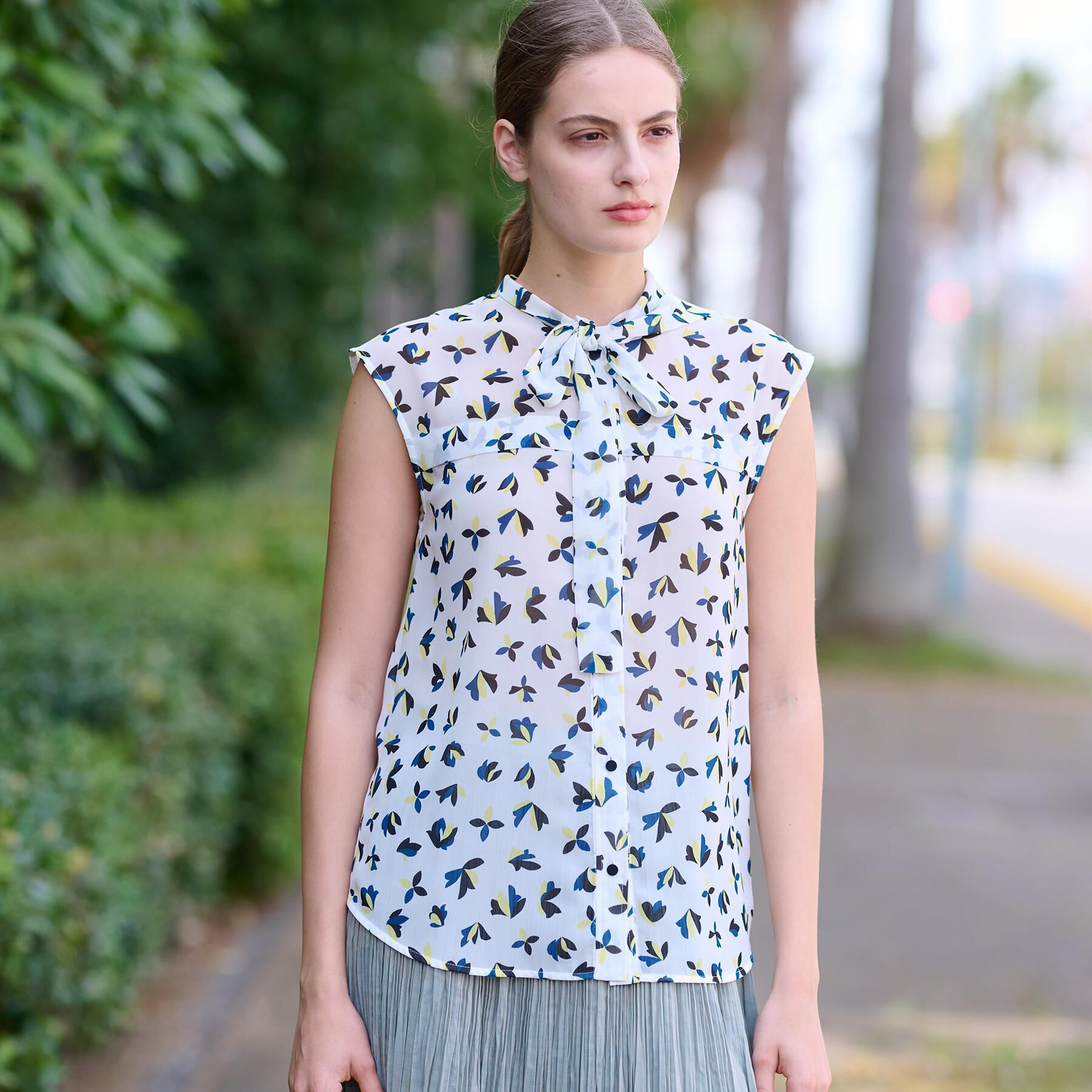 DRESSTERIOR「【洗える/きれいめ】シアーリーフプリントボウタイブラウス」|シャツ・ブラウス|