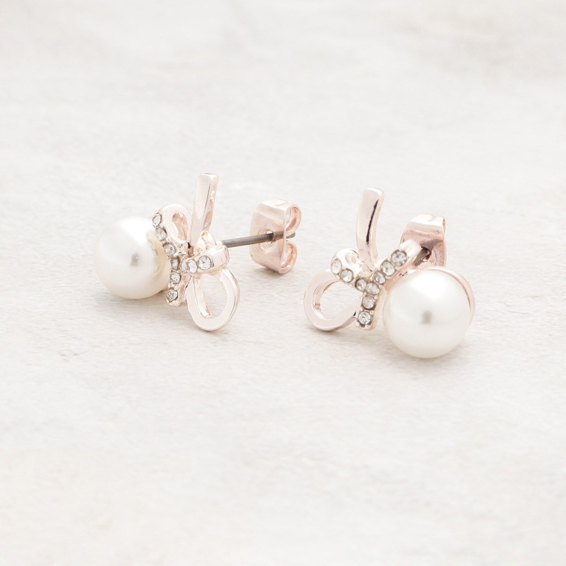 grove「フェイクパールビジューリボンピアス【入卒対応可】」|ピアス|ピンクゴールド(00