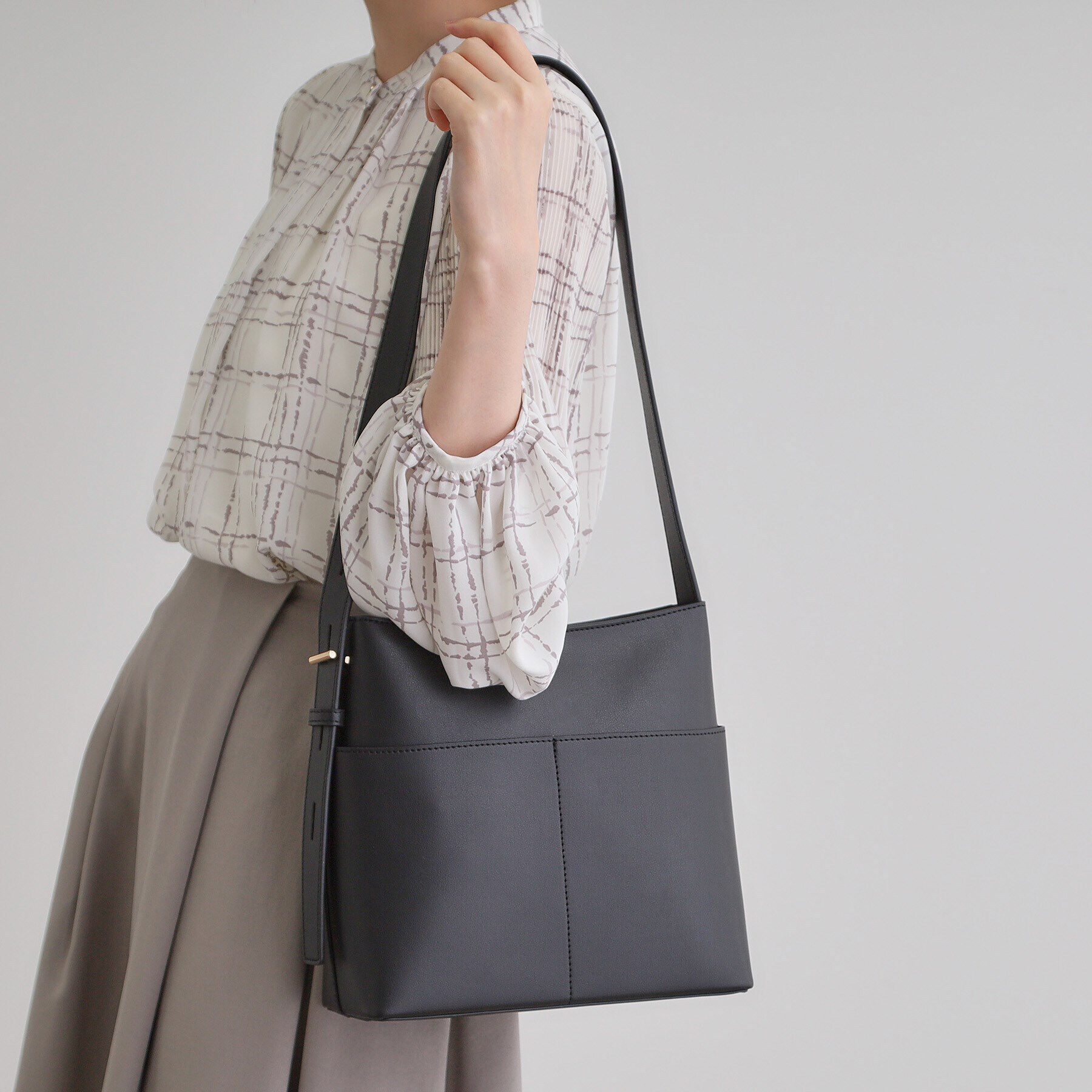 grove「【雑誌掲載】Tバーワンショルダー」|ショルダー・メッセンジャー|ブラック(019)