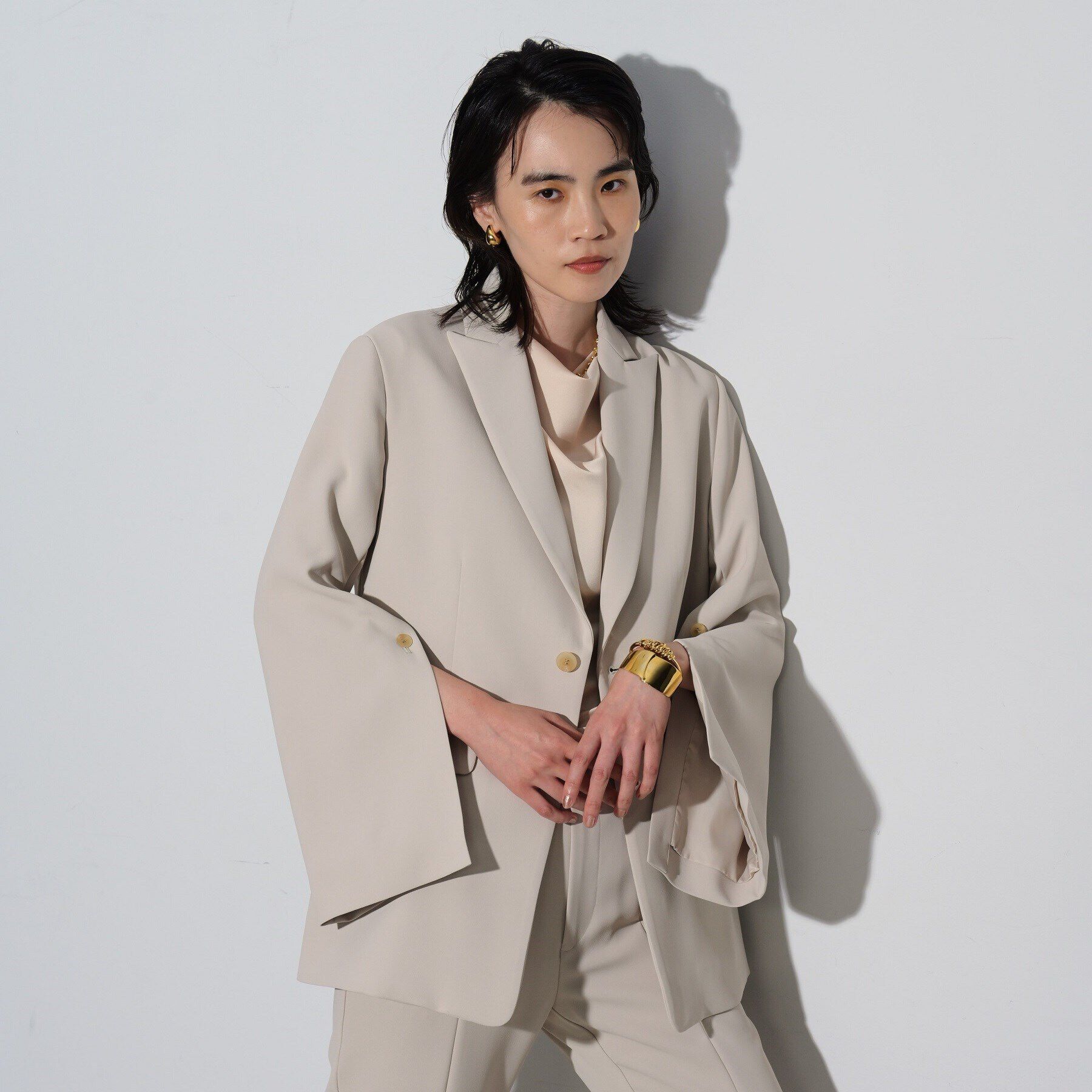 GALLEST「ケープスリーブジャケット」|テーラードジャケット|ﾍﾞｰｼﾞｭ(052)