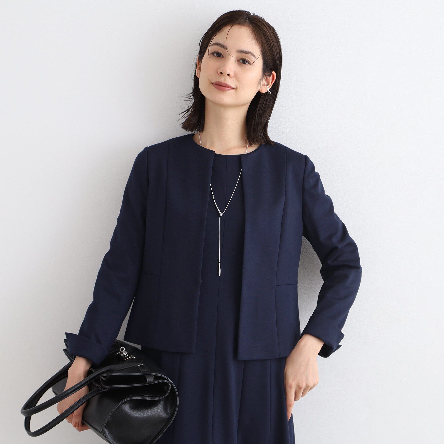 INDIVI「【定番スーツ／ジャージ素材】ウエスト切り替えノーカラージャケット」|スーツ|ネイビー(094)