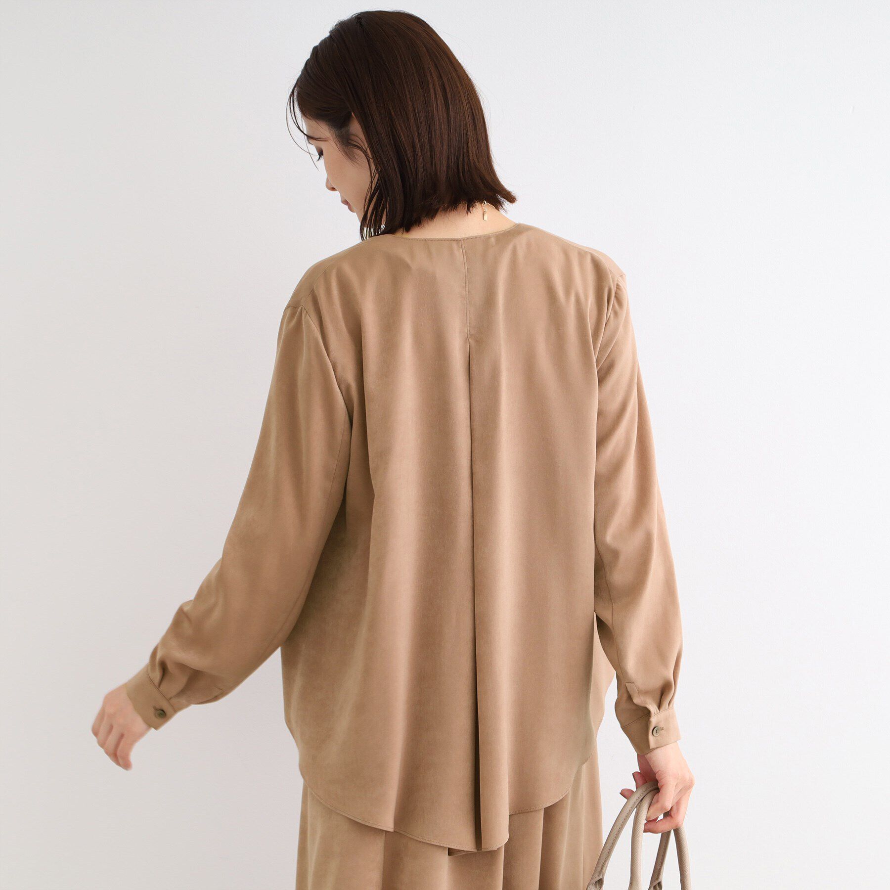 INDIVI「【洗える／UVケア】スエード調サテンジップブラウス」|シャツ・ブラウス|