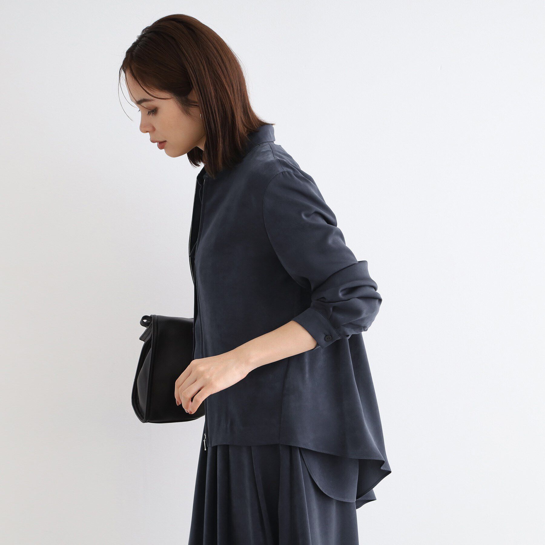 INDIVI「【洗える／UVケア】スエード調サテンジップブラウス」|シャツ・ブラウス|