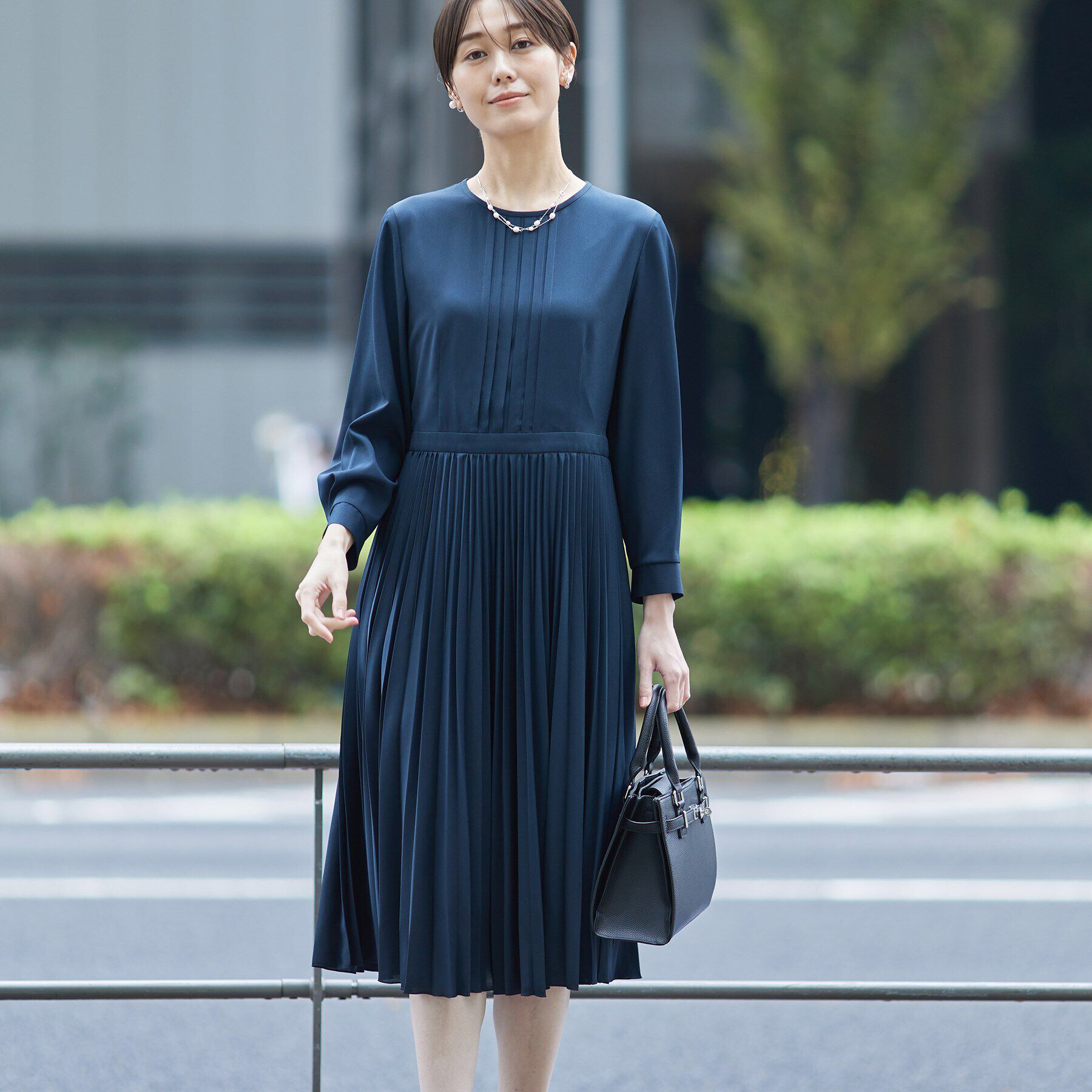 INDIVI「【洗える】スタイルUPプリーツワンピース」|ワンピース|ネイビー(094)