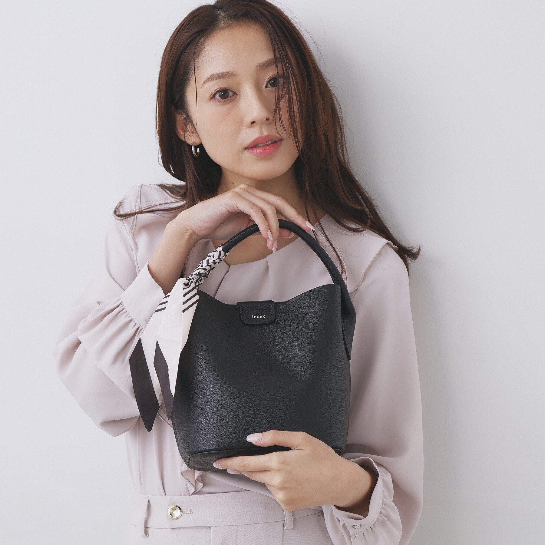 index「ストライプスカーフ付きミドルバッグ【2WAY】」|トートバッグ|ブラック(019)