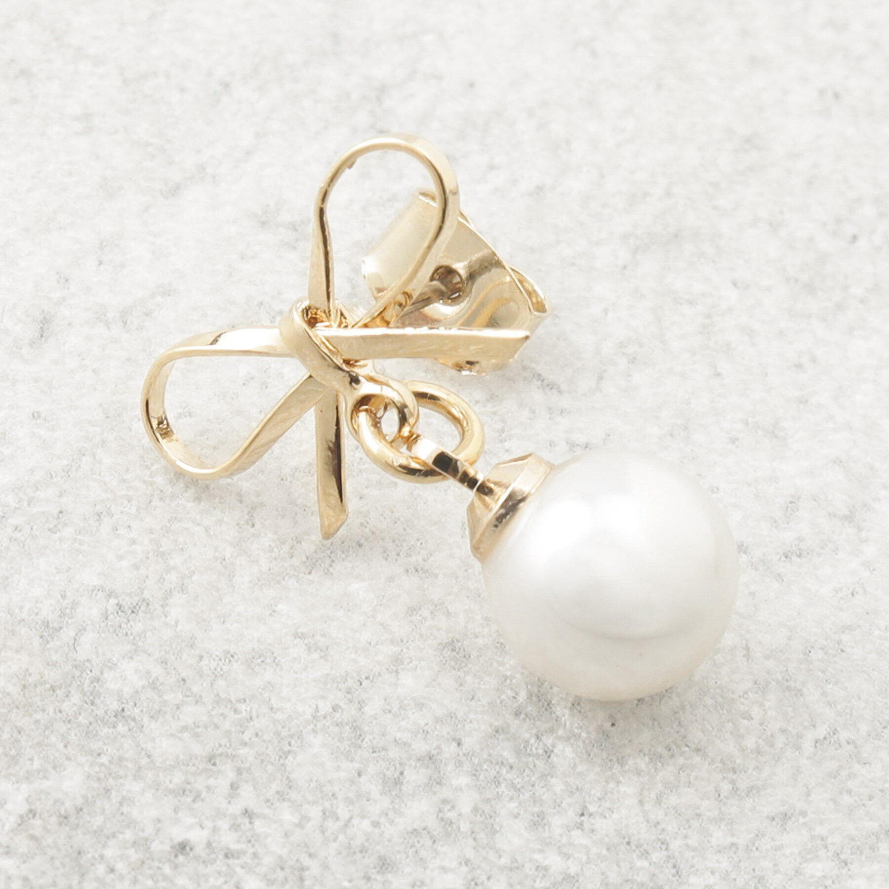 OPAQUE.CLIP「リボンフェイクパールピアス」|ピアス|