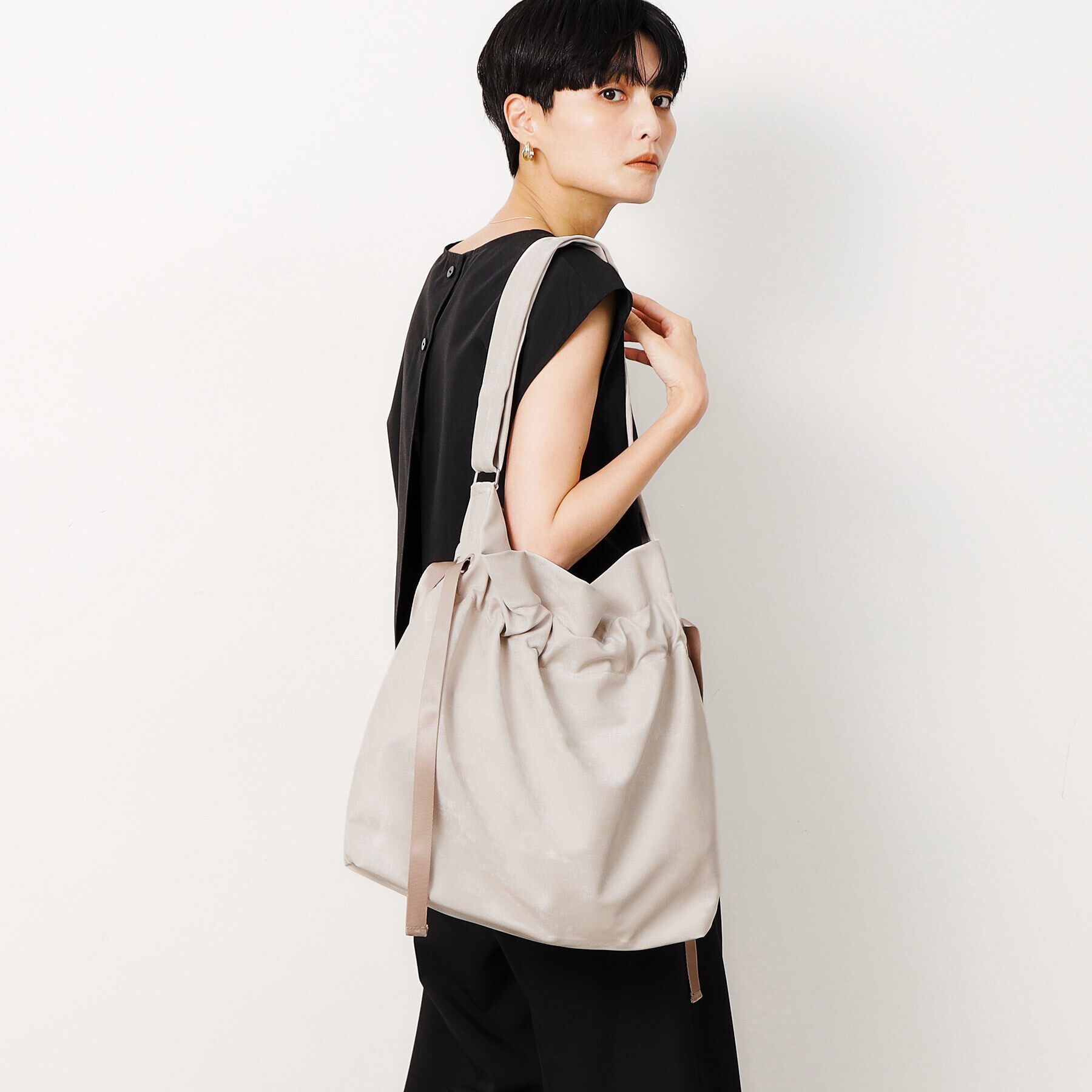 OPAQUE.CLIP「【2WAY／A4サイズ対応】ドローストリングサイドリボンショルダーバッグ」|ショルダー・メッセンジャー|