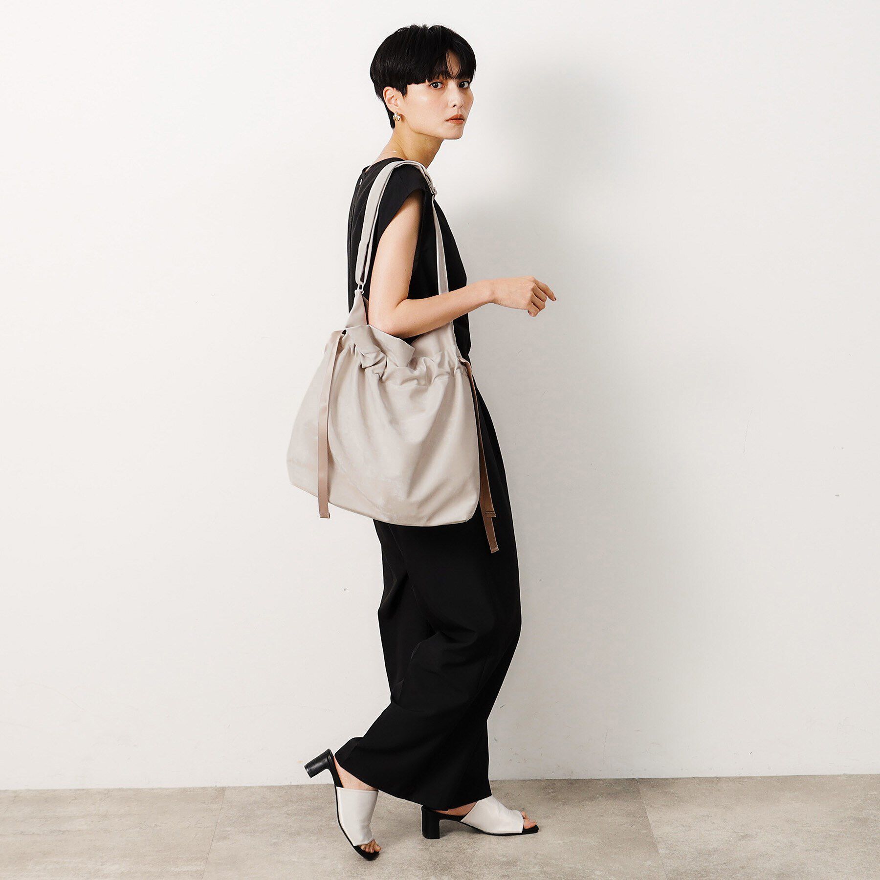 OPAQUE.CLIP「【2WAY／A4サイズ対応】ドローストリングサイドリボンショルダーバッグ」|ショルダー・メッセンジャー|