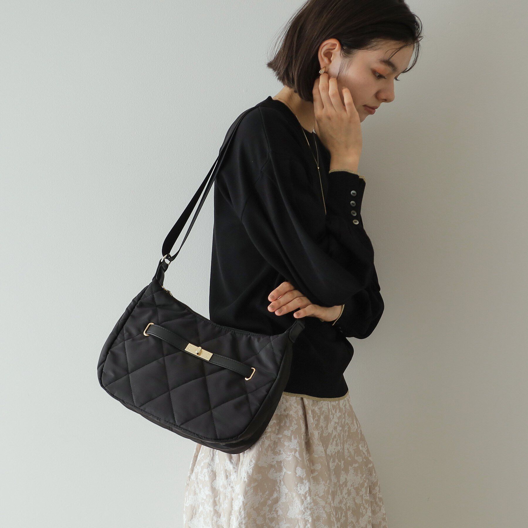 OPAQUE.CLIP「【長さ調整可能】ダイヤキルティングムーンミドルショルダーバッグ」|ショルダー・メッセンジャー|