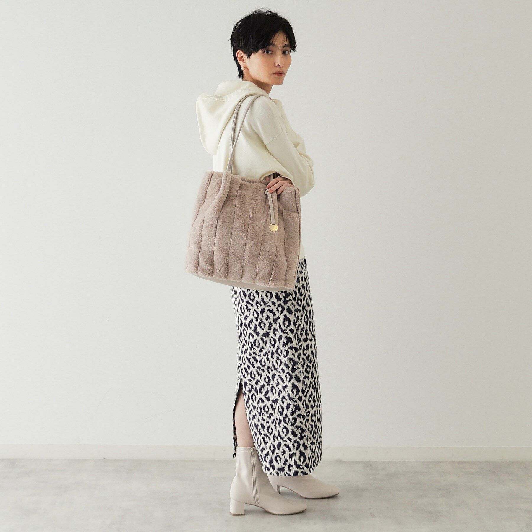 OPAQUE.CLIP「【A4サイズ対応/マチ付き】ストライプフェイクファートートバッグ」|ショルダー・メッセンジャー|