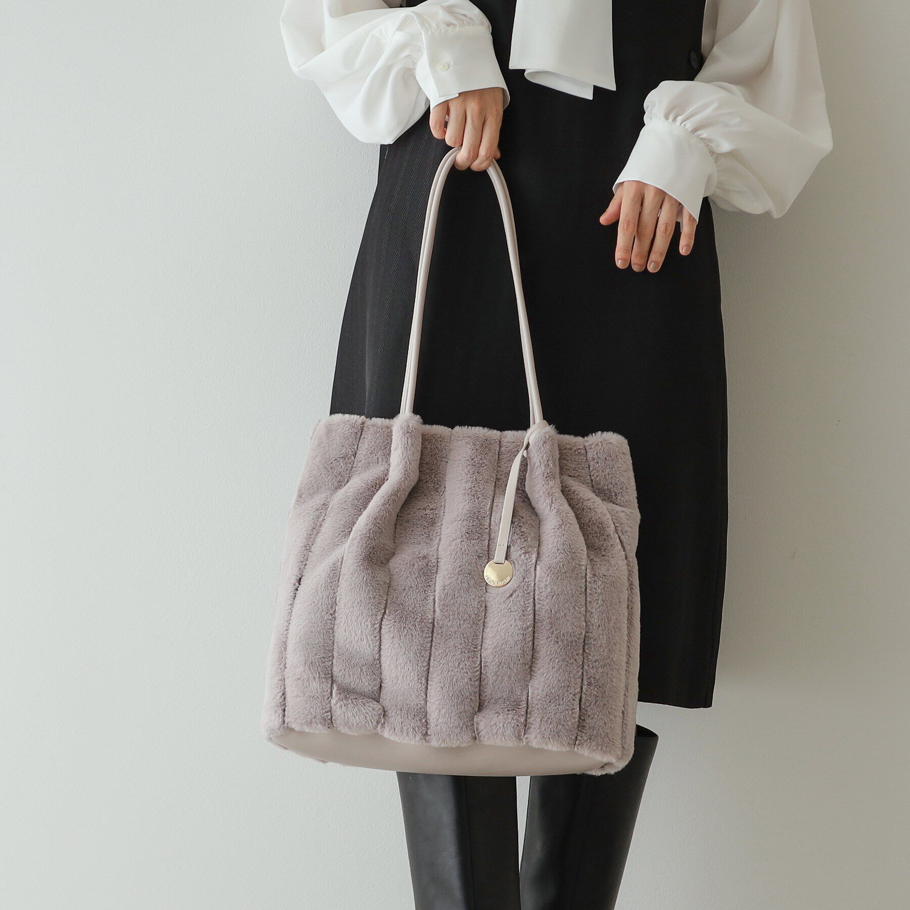 OPAQUE.CLIP「【A4サイズ対応/マチ付き】ストライプフェイクファートートバッグ」|ショルダー・メッセンジャー|