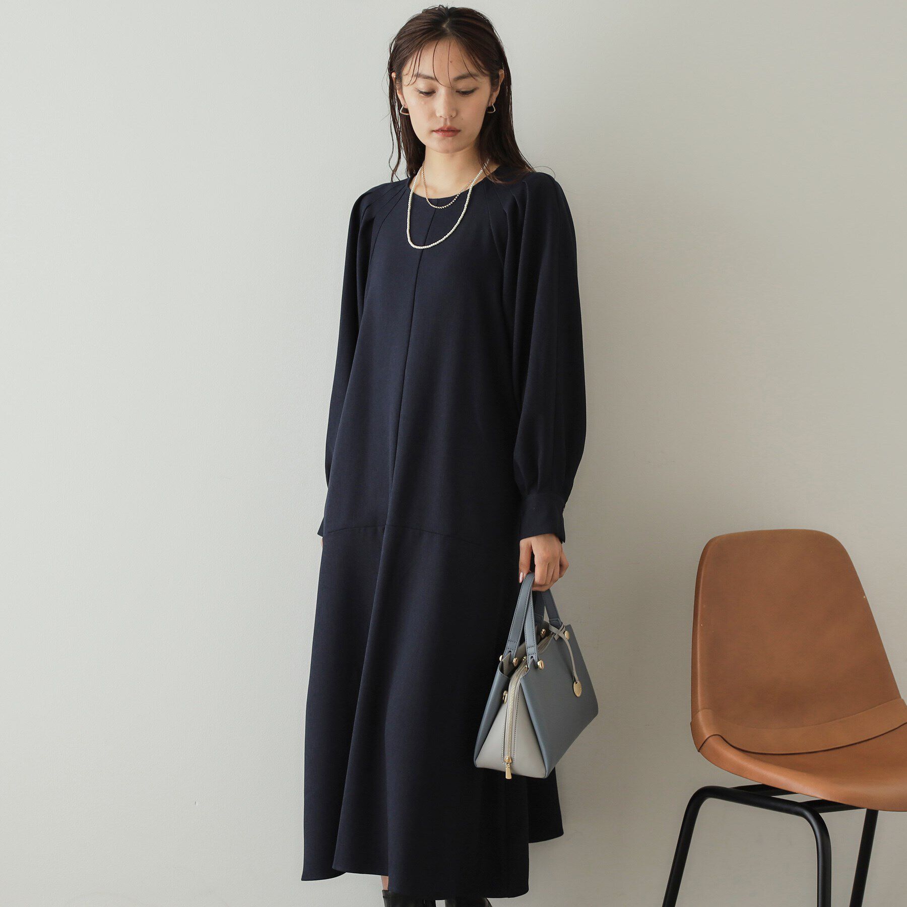 OPAQUE.CLIP「ウールライク タックデザインワンピース【洗濯機洗い可】」|ワンピース|ネイビー(094)