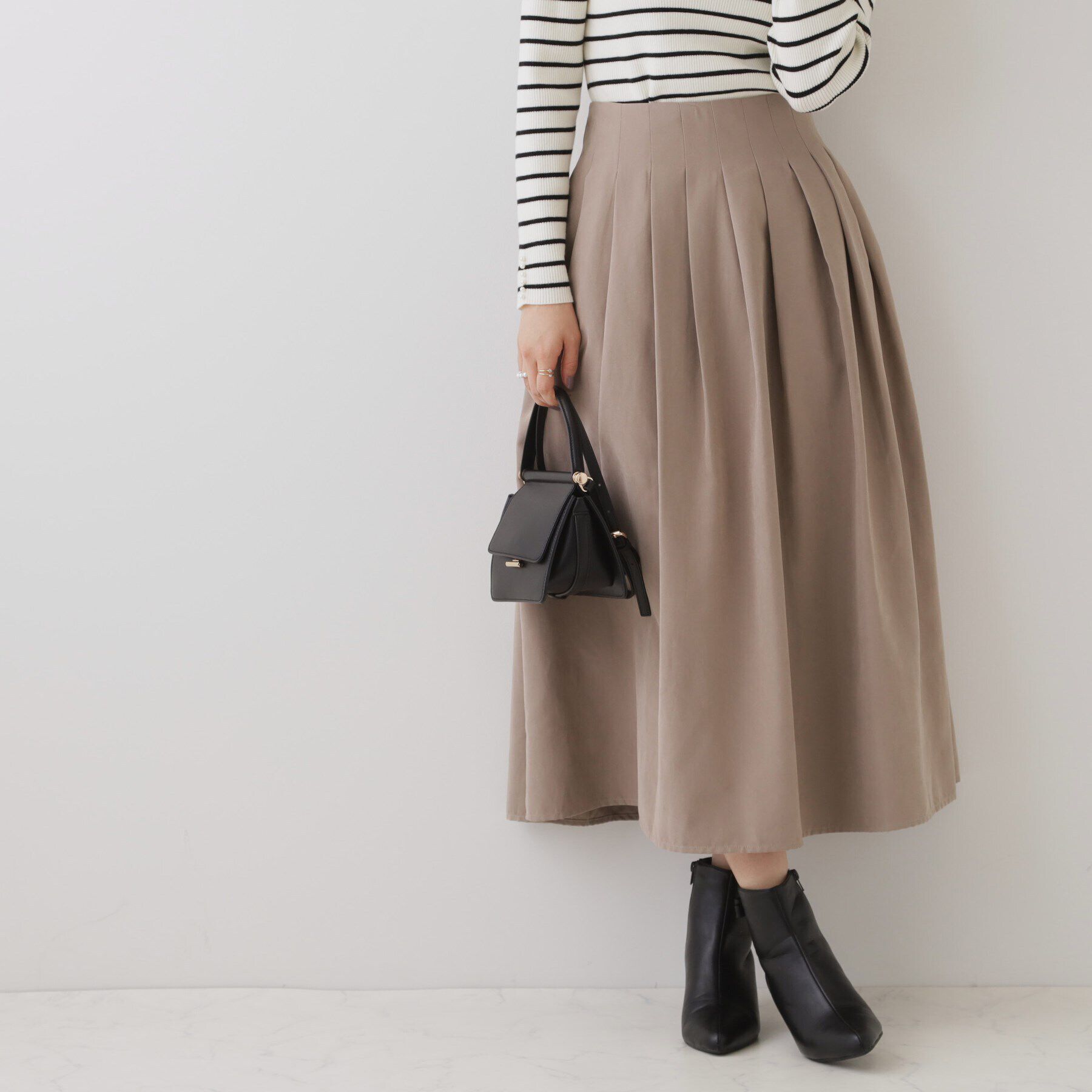 Couture broach「【スッキリ見えが叶う】マイクロスエードタックプリーツ」|スカート|ﾓｶﾌﾞﾗｳﾝ(042)