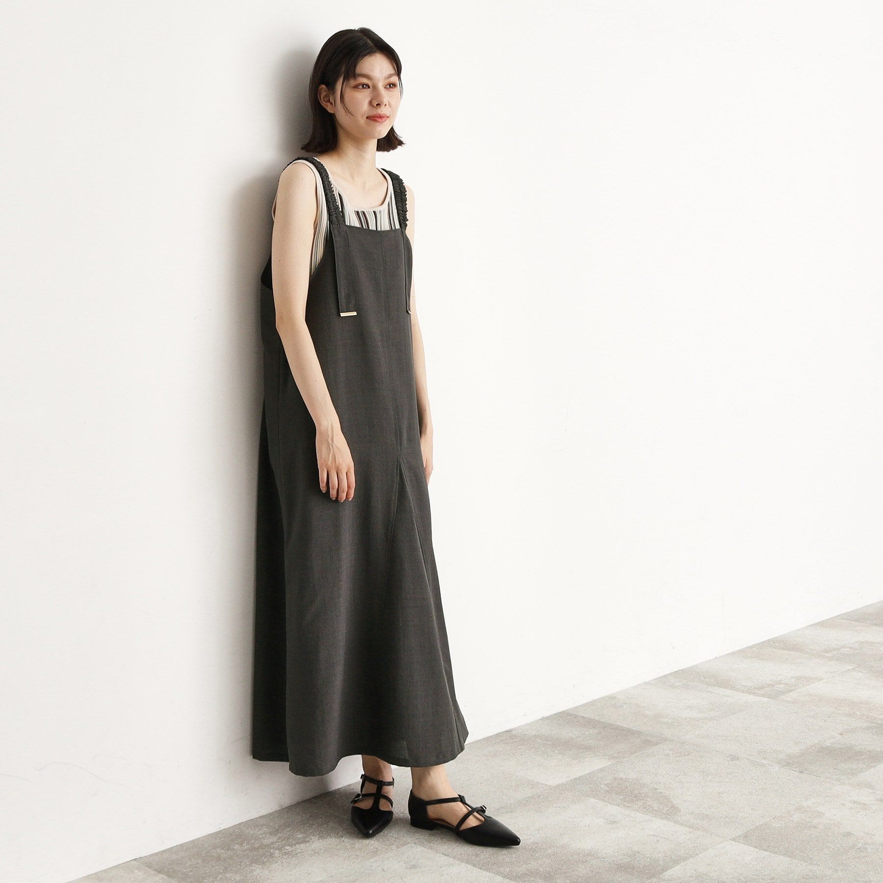 THE SHOP TK「ギャザーストラップ麻調ワンピース」|ワンピース|チャコールグレー(0