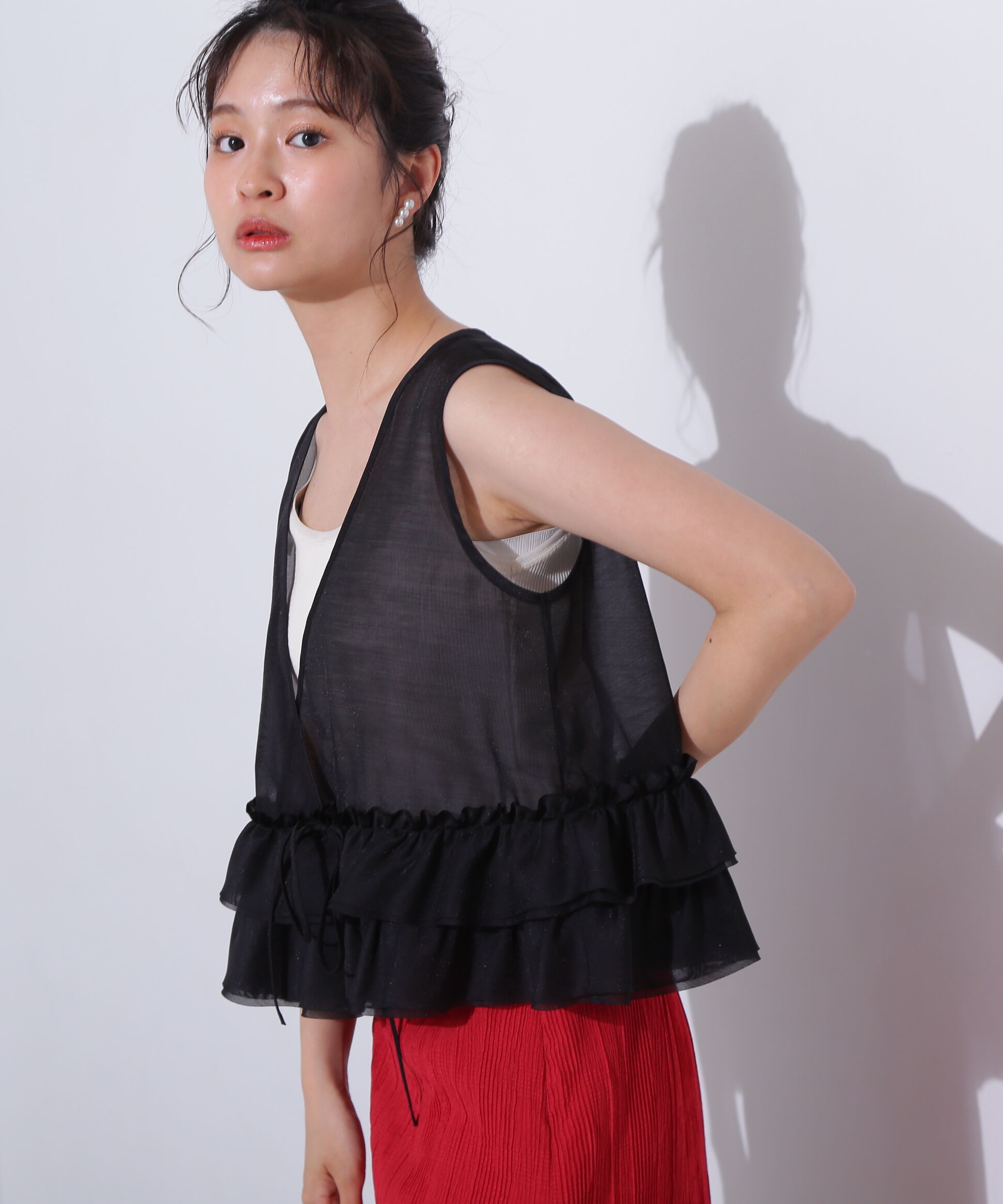  「フリルレイヤードジレ」|シャツ・ブラウス|ブラック