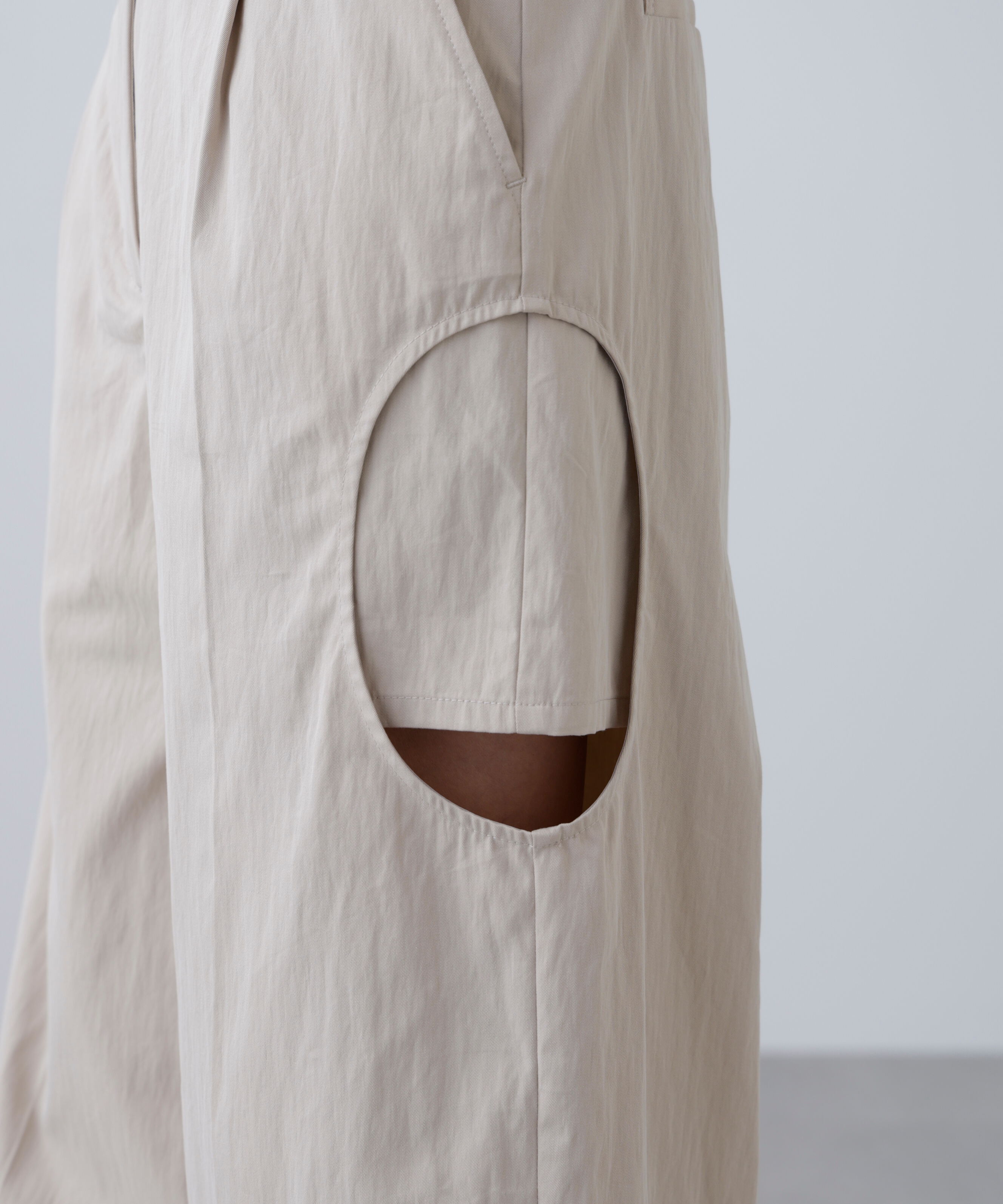  「サイドサークルカットパンツ」|その他|