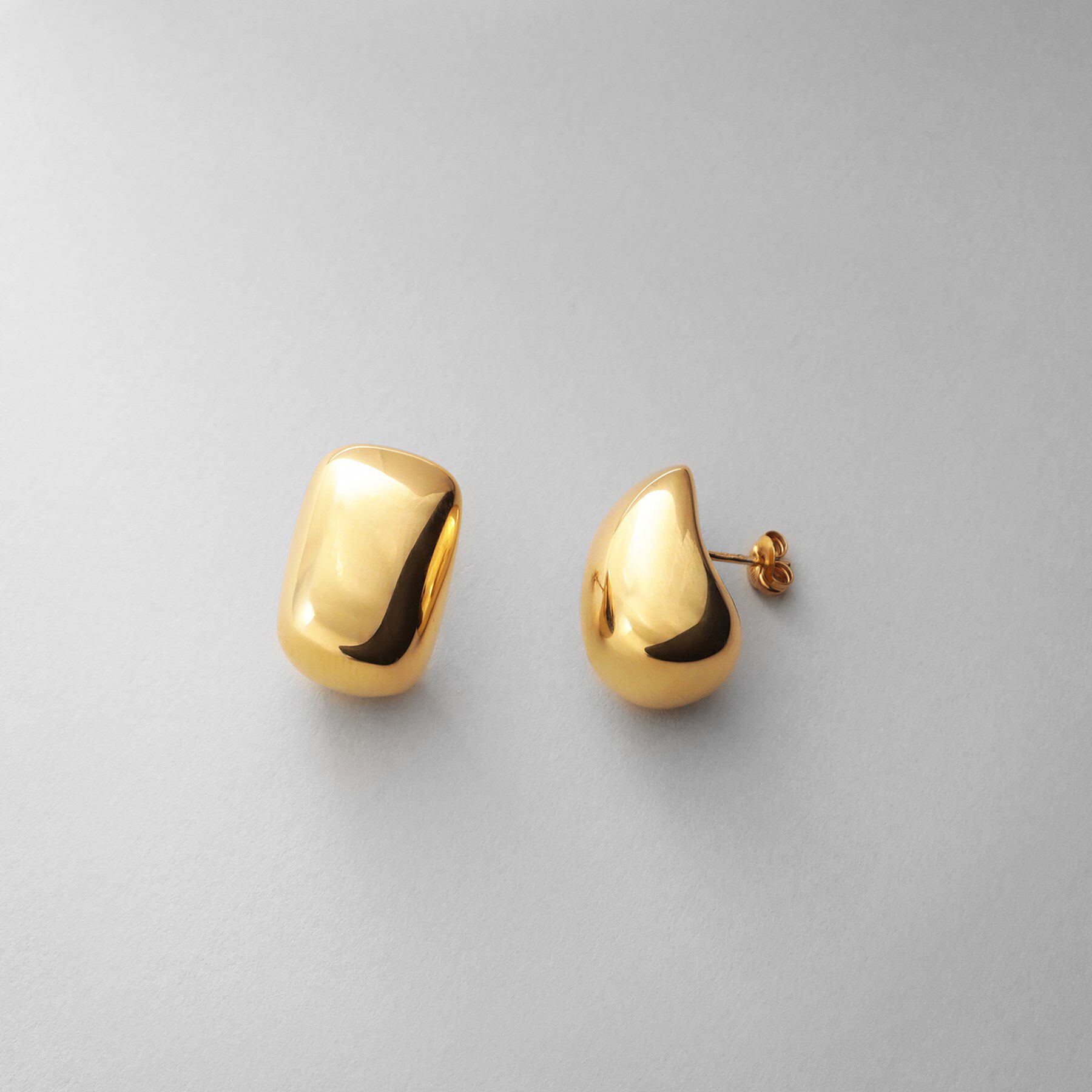 COCOSHNIK ONKITSCH「シルバー ホロウピアス ロングクッションシェイプ GP」|ピアス|ゴールド(600)