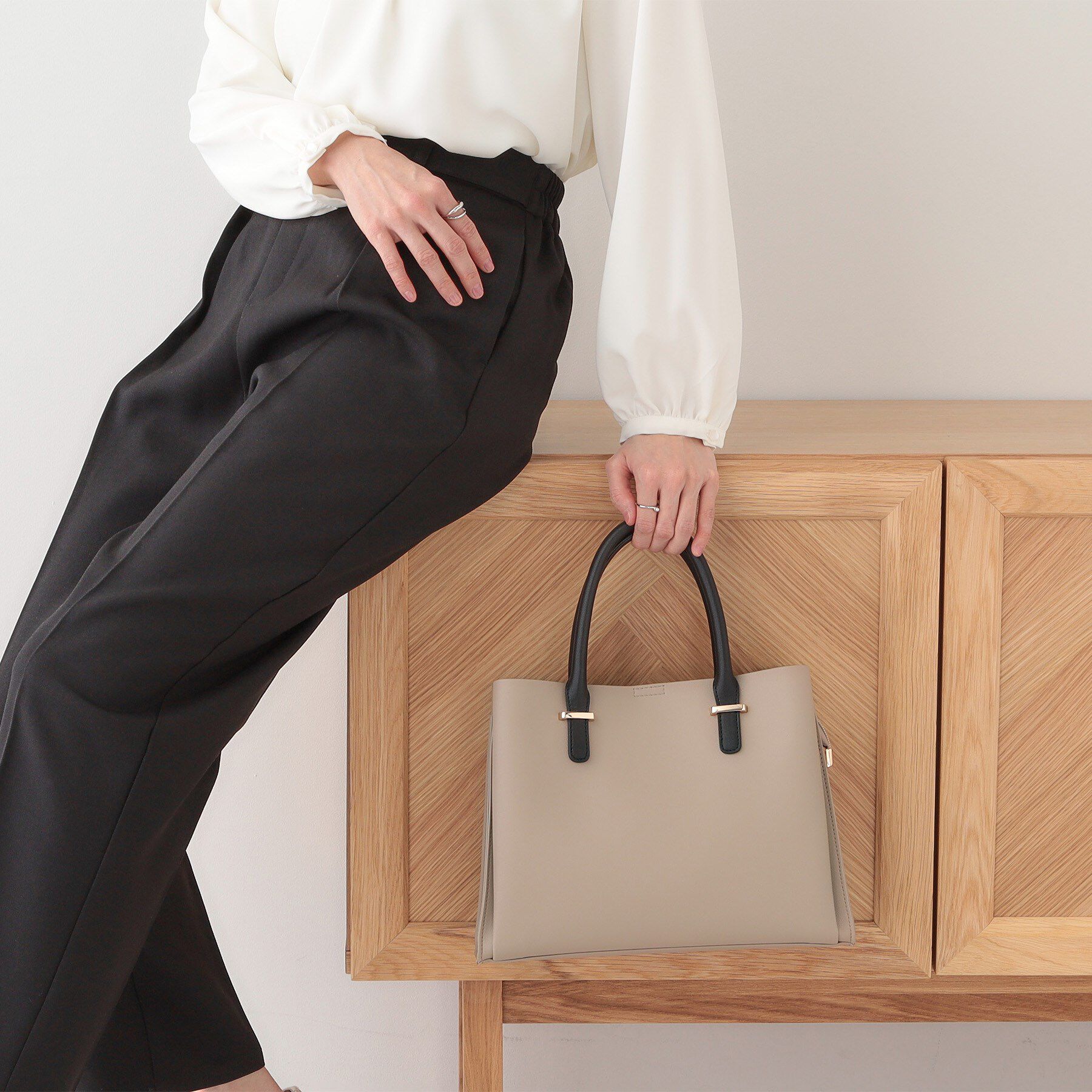 SHOO･LA･RUE「【2WAY/通勤/セレモニー】きれいめコーデに 3層トートバッグ」|トートバッグ|