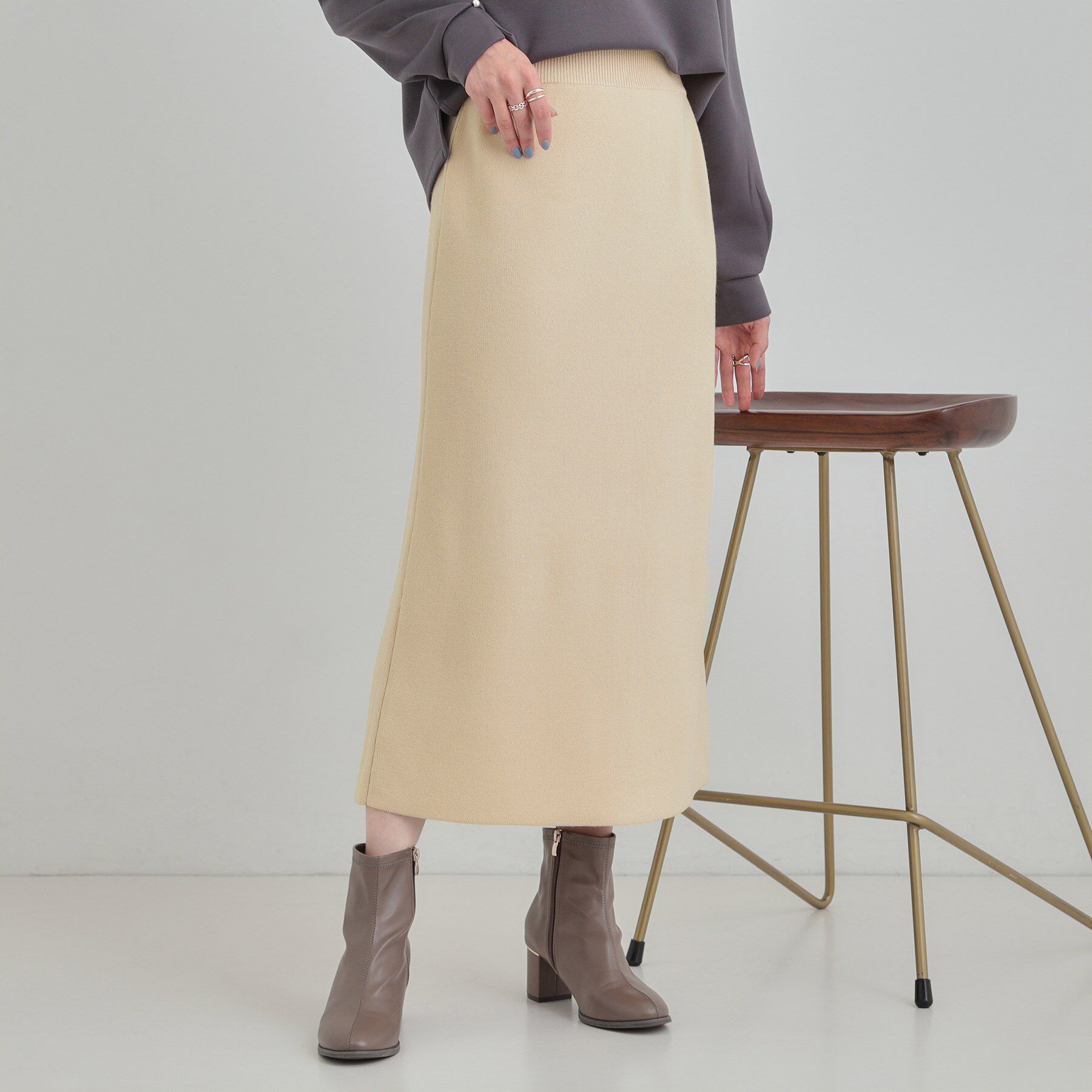 SHOO･LA･RUE「【洗濯機可/セットアップ可/毛玉になりにくい】ニットナロースカート」|スカート|ライトベージュ(05