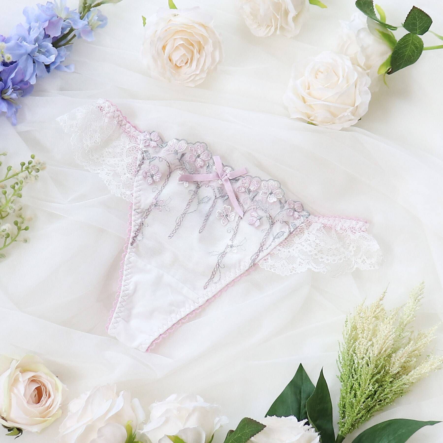 Risa Magli「メルティ Tバックショーツ」|インナー|ホワイト(001)