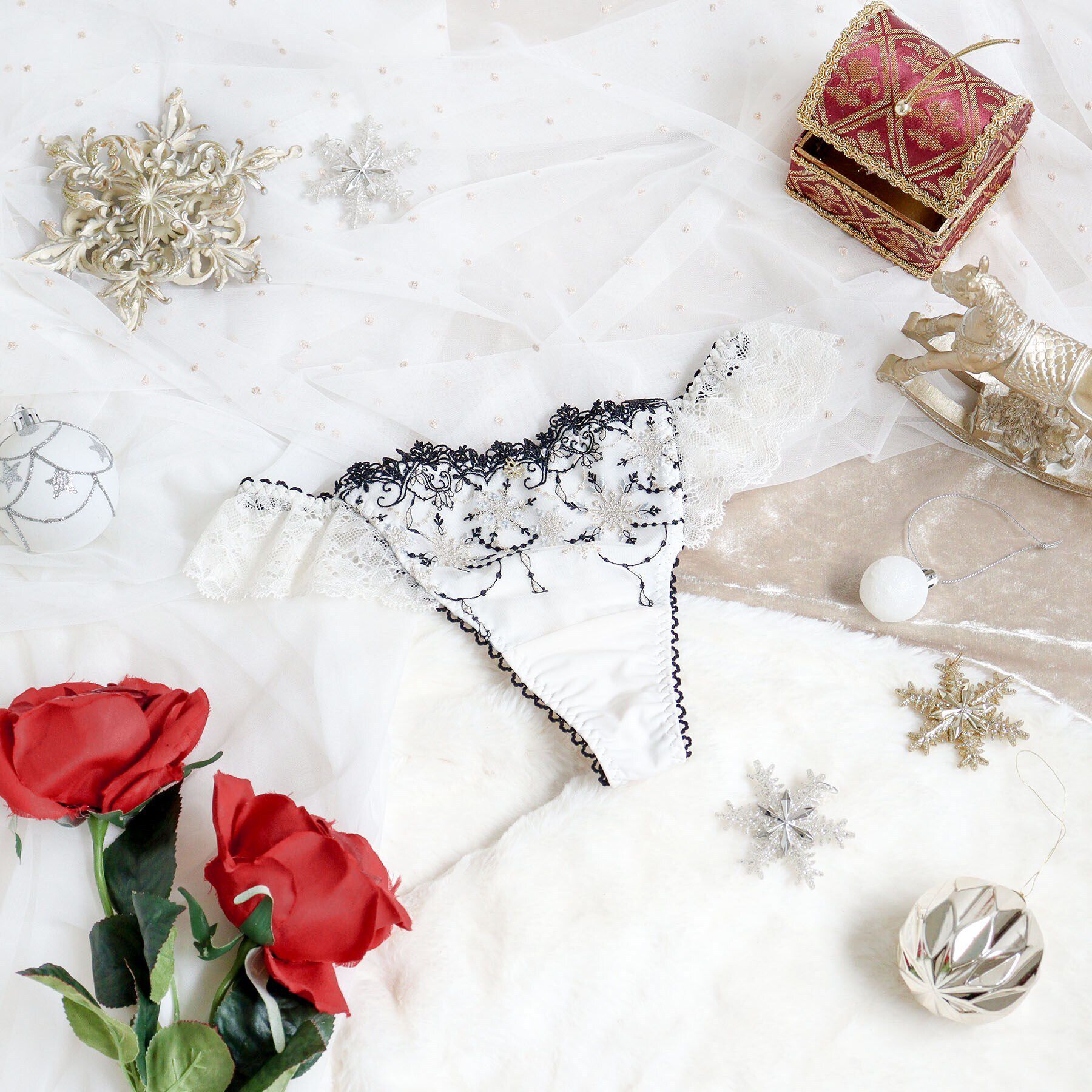 Risa Magli「グレッタ Tバックショーツ」|インナー|アイボリー(004)