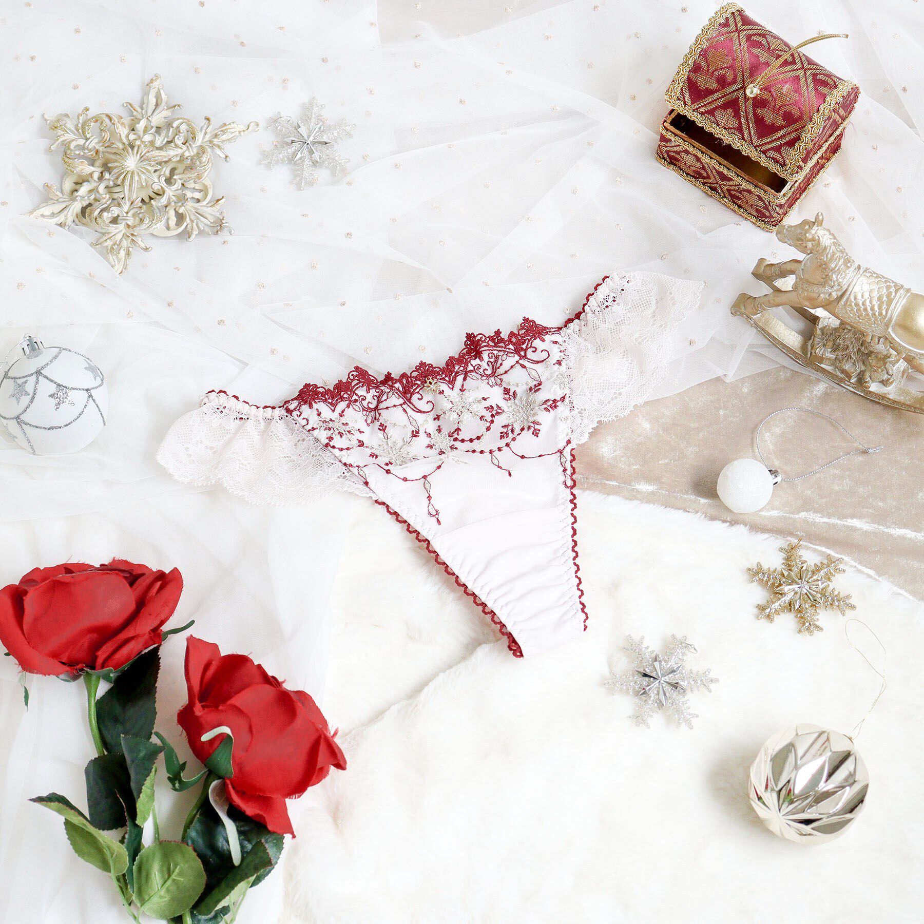 Risa Magli「グレッタ Tバックショーツ」|インナー|レッド(061)