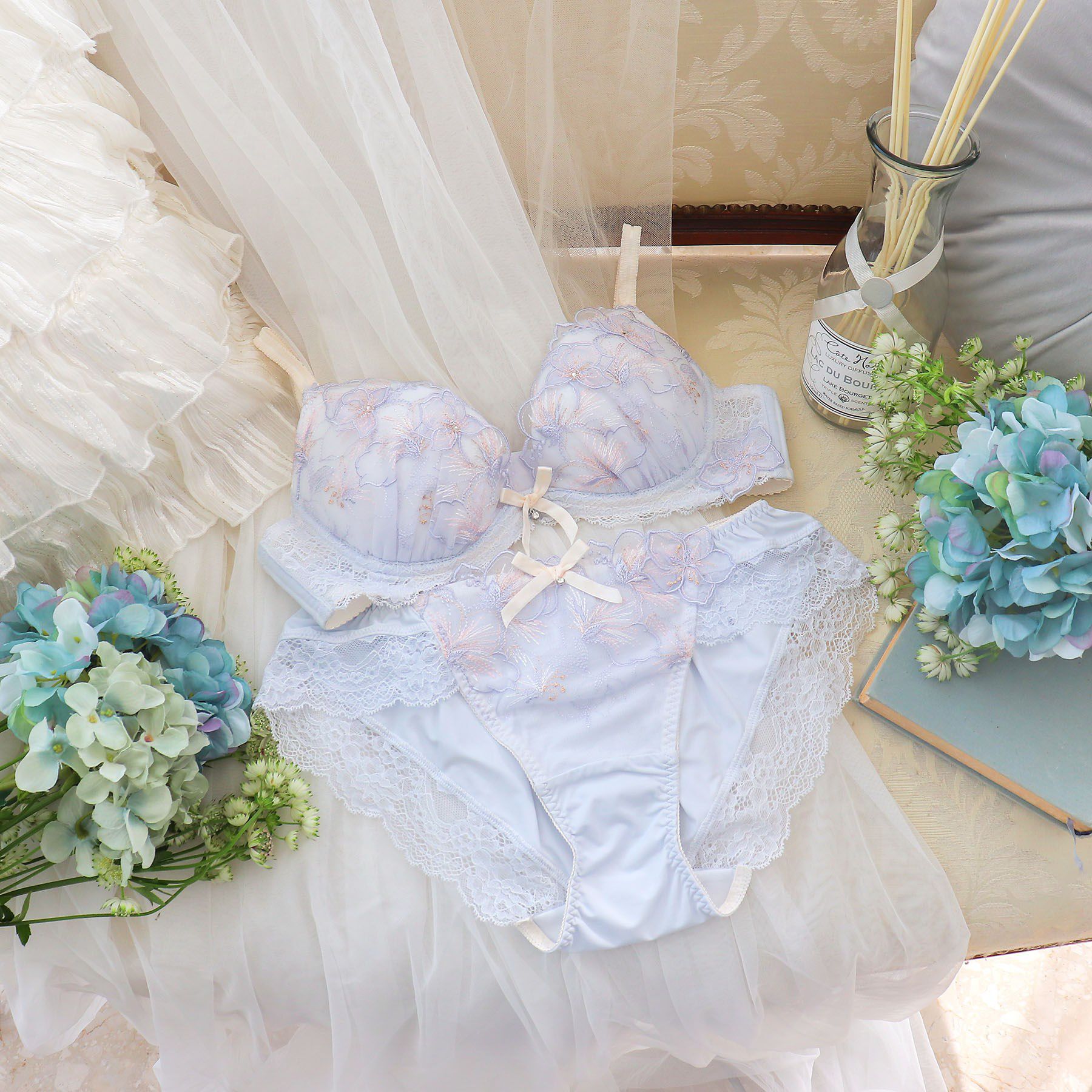 Risa Magli「ナーラ ブラジャー（E-F）＜リサマリ ミラクル谷間ブラ＞」|インナー|